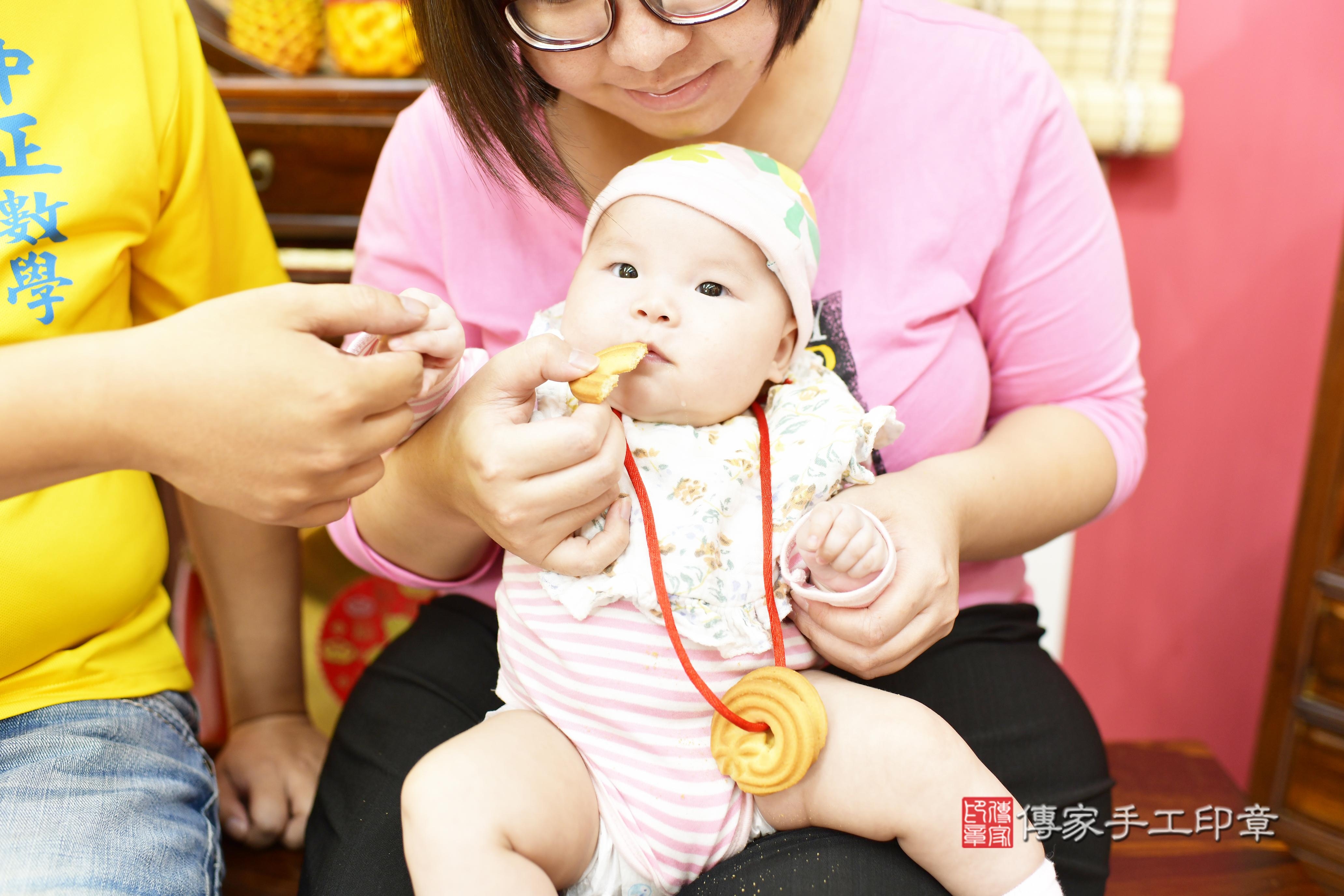 新竹市香山區葉寶寶收涎推薦：傳家新竹店收涎中國風會場，嬰兒古禮收涎收口水流程儀式、收涎吉祥話、收涎餅乾、收涎拍照。收涎證書。2023.11.17