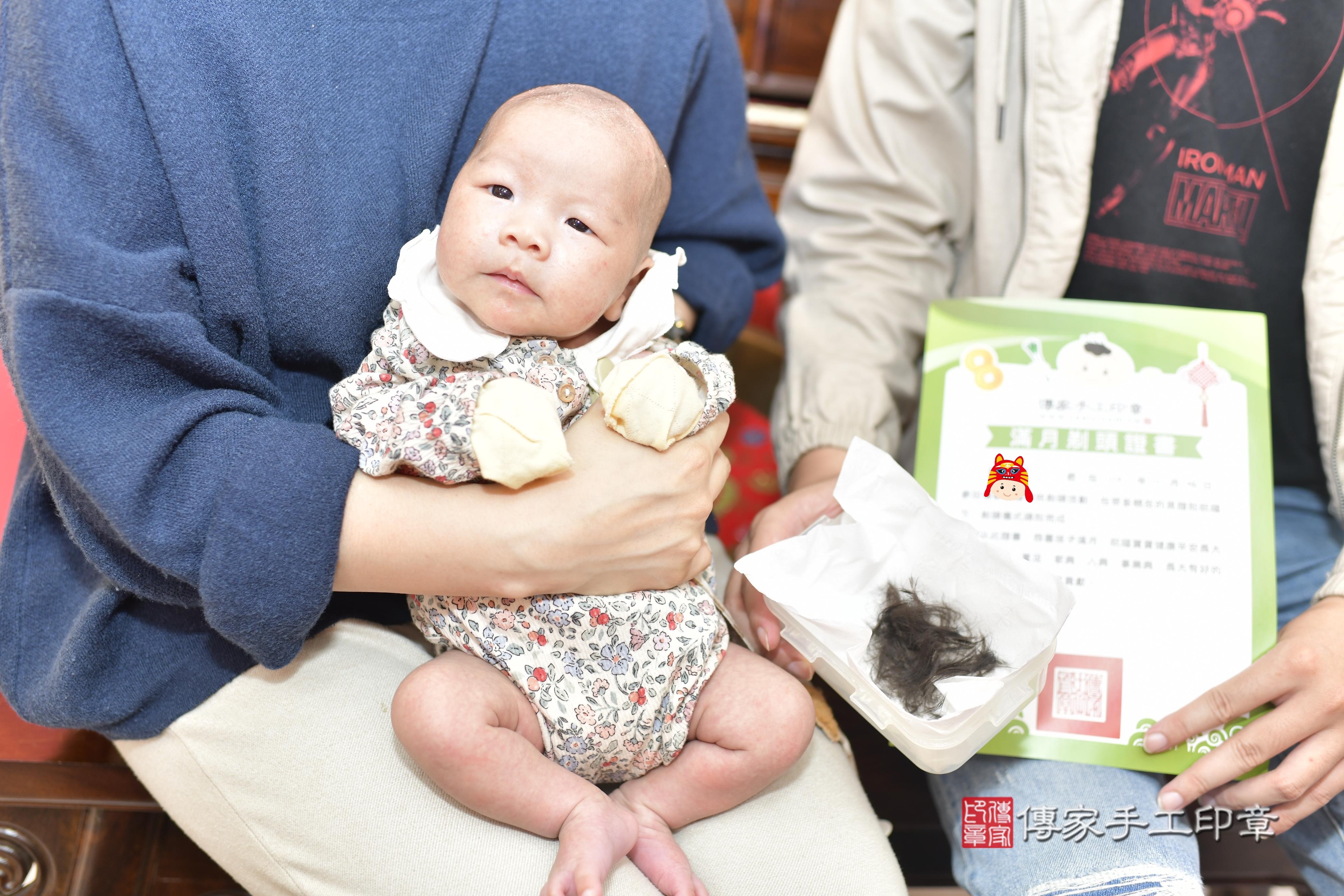 賴寶寶(新竹市香山區來店嬰兒賴寶寶滿月剃頭理髮、來店嬰兒剃胎毛儀式吉祥話)。來店剃頭剃胎毛主持、專業拍照、證書。★購買「臍帶章、肚臍章、胎毛筆刷印章」贈送：剃頭、收涎、抓周，三選一。2023.11.26