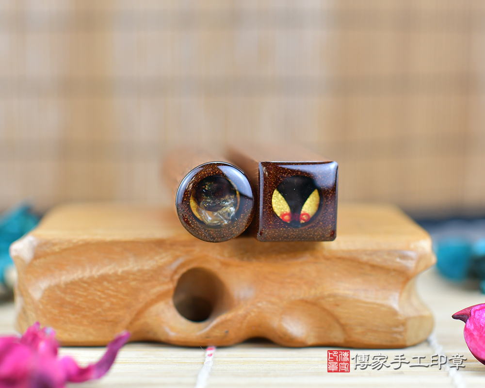 閃亮亮色澤溫潤的紅雪檀木 傳家手工印章 新北店 115.5.15