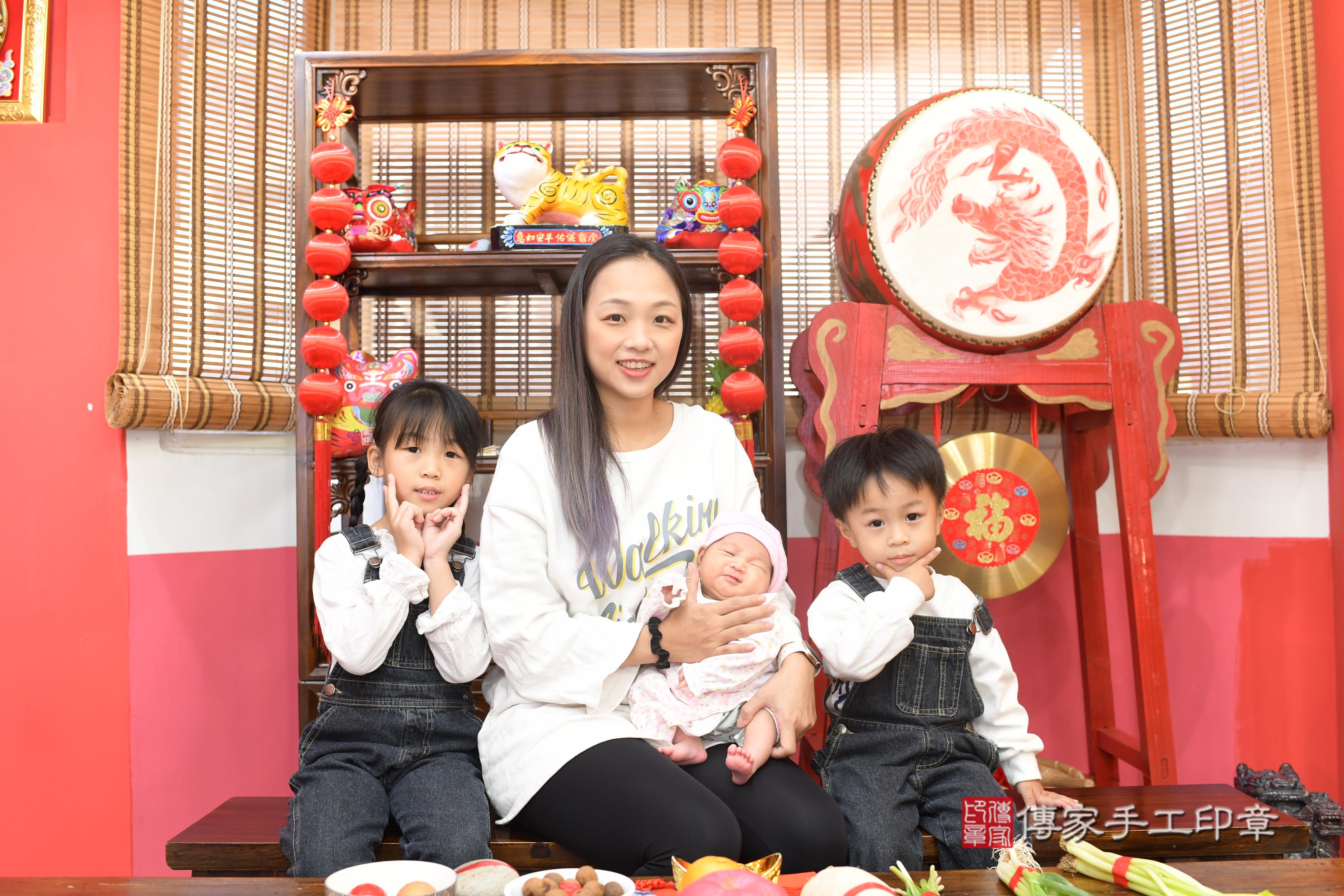 林寶寶(高雄市鳳山區來店嬰兒林寶寶滿月剃頭理髮、來店嬰兒剃胎毛儀式吉祥話)。來店剃頭剃胎毛主持、專業拍照、證書。★購買「臍帶章、肚臍章、胎毛筆刷印章」贈送：剃頭、收涎、抓周，三選一。2023.12.09