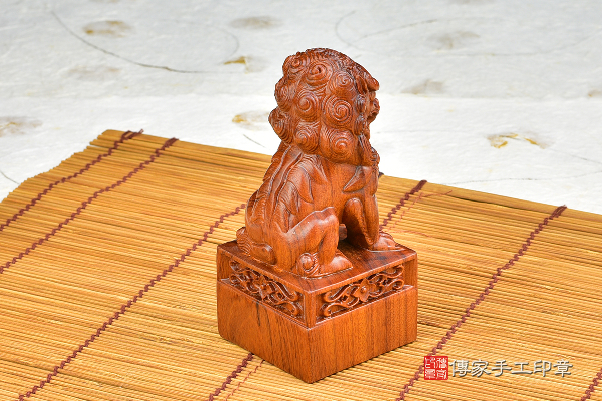 頂級紫檀精雕獅子印章廟章-紫檀宮廟印章 高雄店112.12.16 頂級紫檀精雕獅子印章廟章-紫檀宮廟印章 高雄店112.12.16