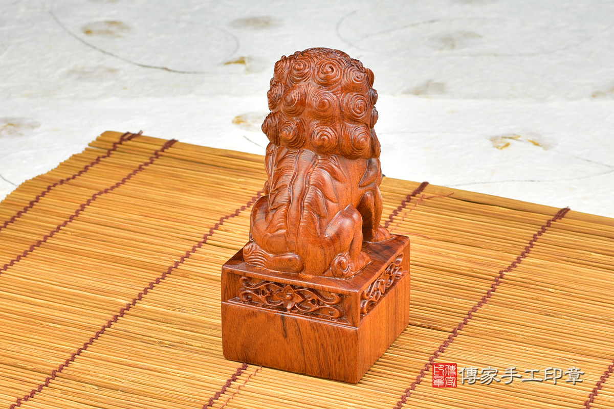 頂級紫檀精雕獅子印章廟章-紫檀宮廟印章 高雄店112.12.16 頂級紫檀精雕獅子印章廟章-紫檀宮廟印章 高雄店112.12.16