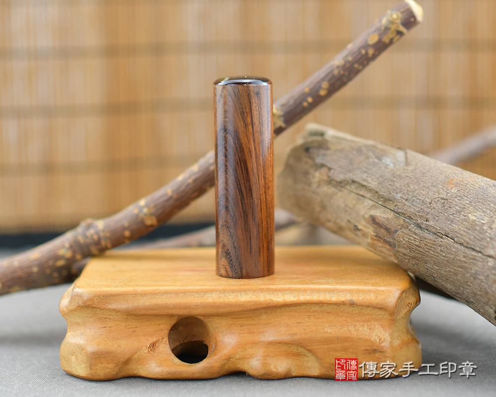 有著霸氣的虎紋的虎紋紅紫檀木 傳家手工印章 台中店 112.12.19