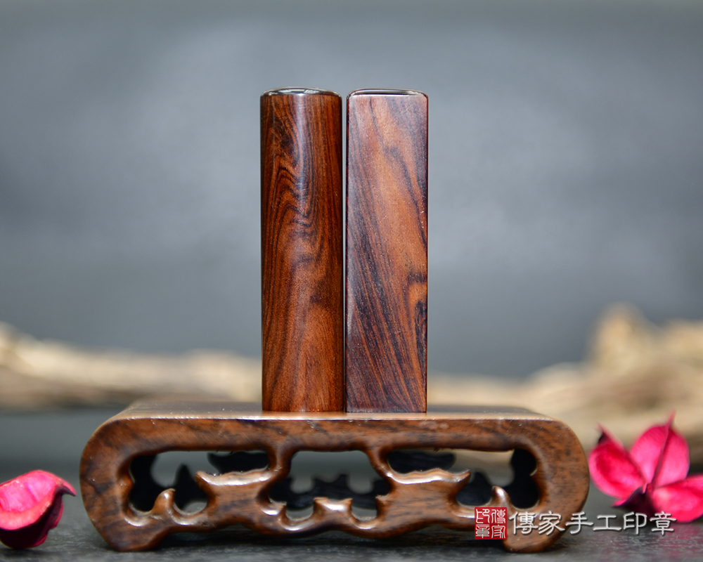 有著霸氣虎紋 虎虎生威的虎紋紅紫檀木 傳家手工印章 新竹店112.12.19 有著霸氣虎紋 虎虎生威的虎紋紅紫檀木 傳家手工印章 新竹店112.12.19