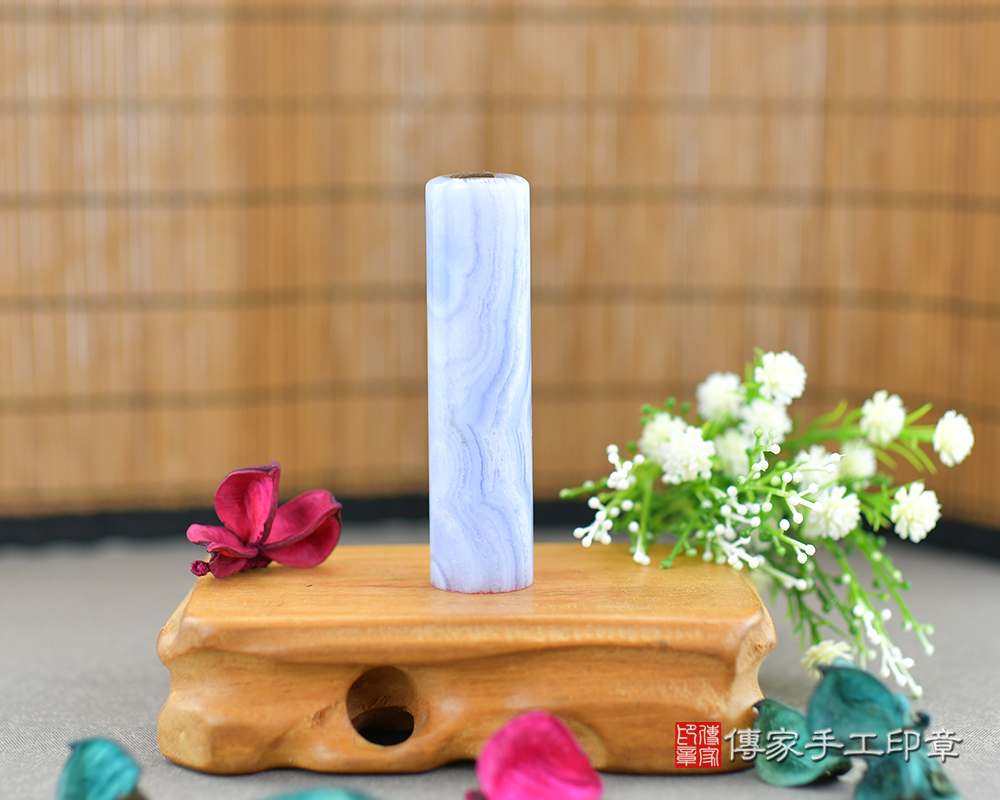 像陣陣浪花一樣的藍紋玉  傳家手工印章 台中店 112.12.20 像陣陣浪花一樣的藍紋玉  傳家手工印章 台中店 112.12.20