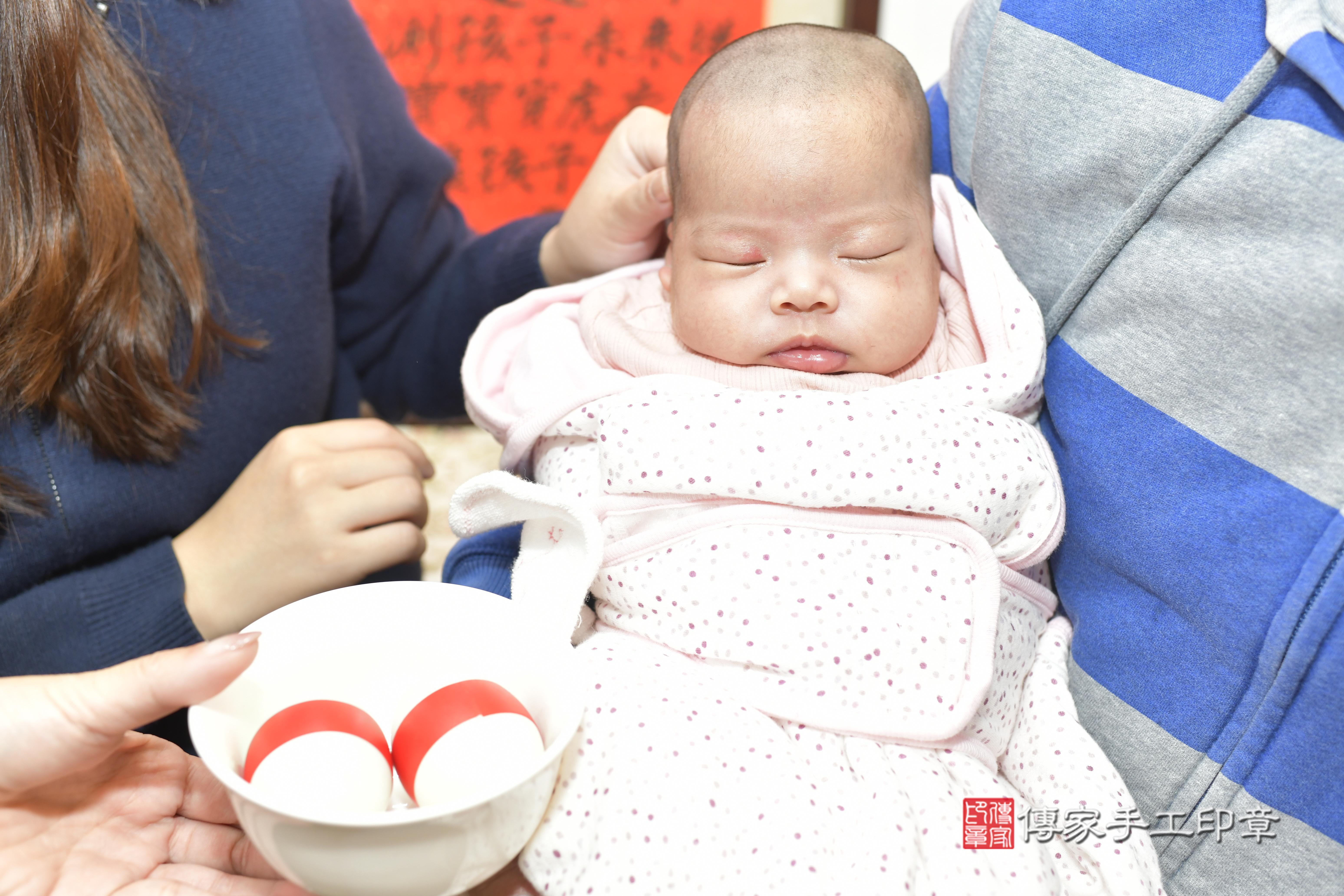 葉寶寶(新竹市香山區來店嬰兒葉寶寶滿月剃頭理髮、來店嬰兒剃胎毛儀式吉祥話)。來店剃頭剃胎毛主持、專業拍照、證書。★購買「臍帶章、肚臍章、胎毛筆刷印章」贈送：剃頭、收涎、抓周，三選一。2023.12.17