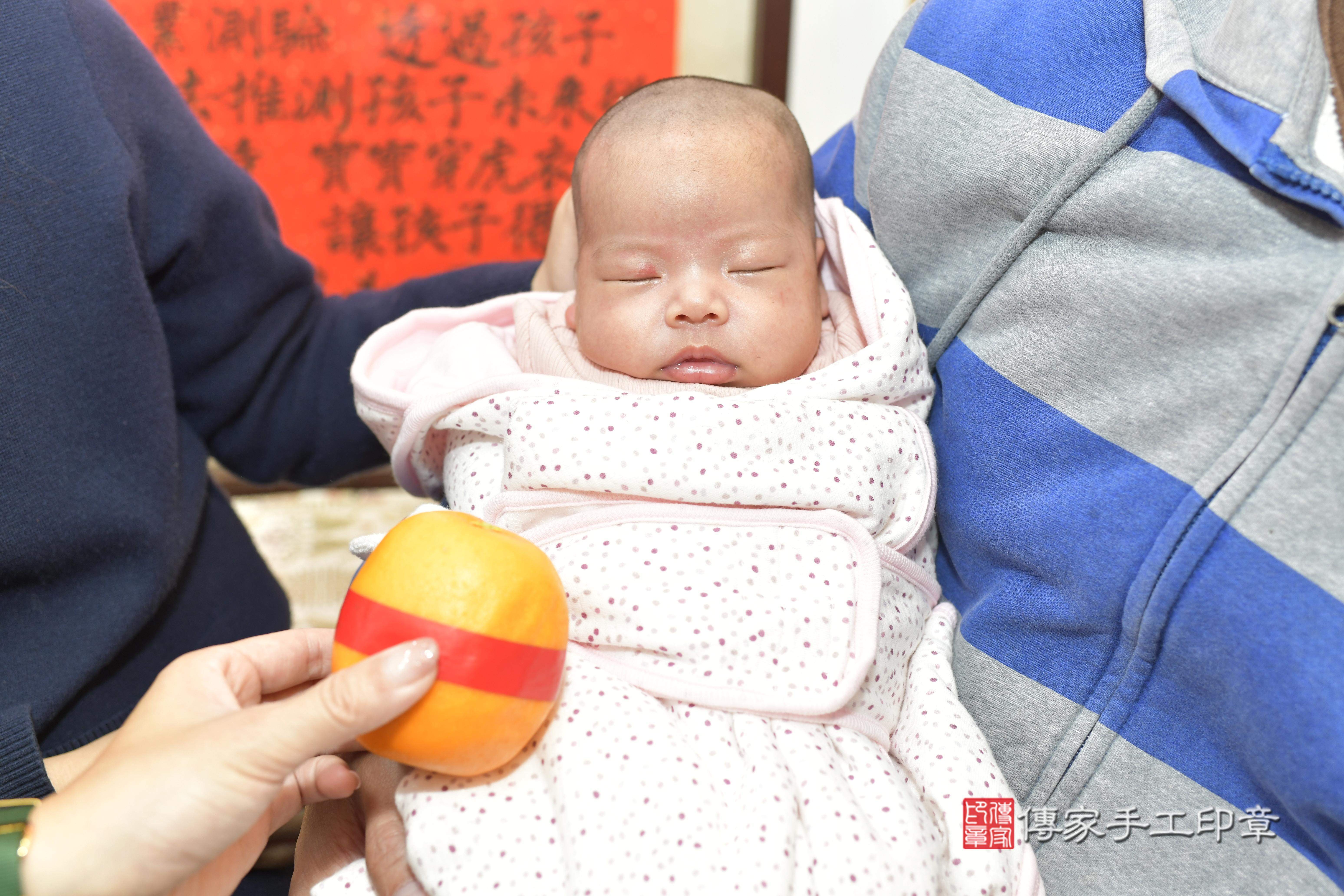 葉寶寶(新竹市香山區來店嬰兒葉寶寶滿月剃頭理髮、來店嬰兒剃胎毛儀式吉祥話)。來店剃頭剃胎毛主持、專業拍照、證書。★購買「臍帶章、肚臍章、胎毛筆刷印章」贈送：剃頭、收涎、抓周，三選一。2023.12.17