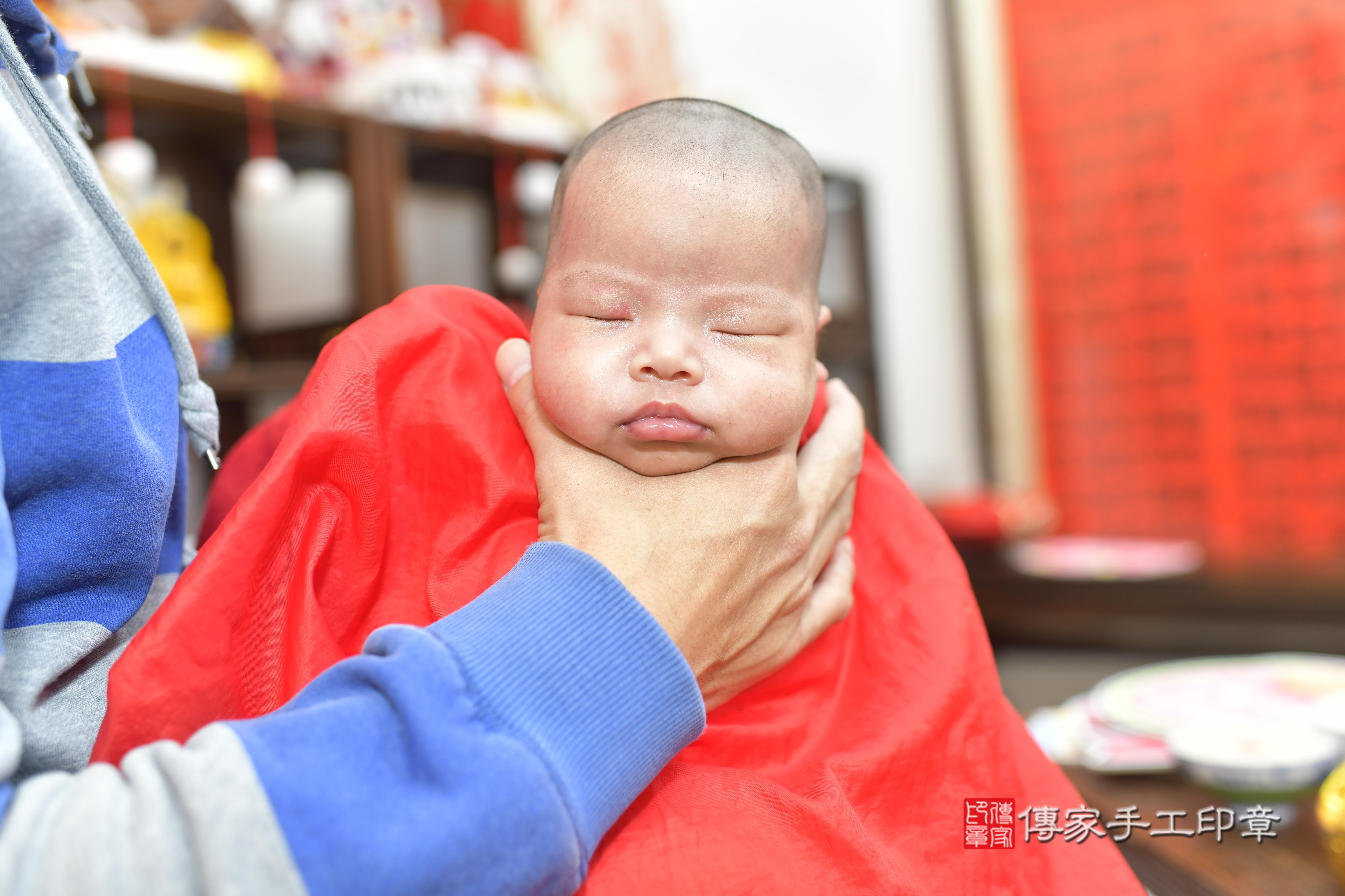 葉寶寶(新竹市香山區來店嬰兒葉寶寶滿月剃頭理髮、來店嬰兒剃胎毛儀式吉祥話)。來店剃頭剃胎毛主持、專業拍照、證書。★購買「臍帶章、肚臍章、胎毛筆刷印章」贈送：剃頭、收涎、抓周，三選一。2023.12.17