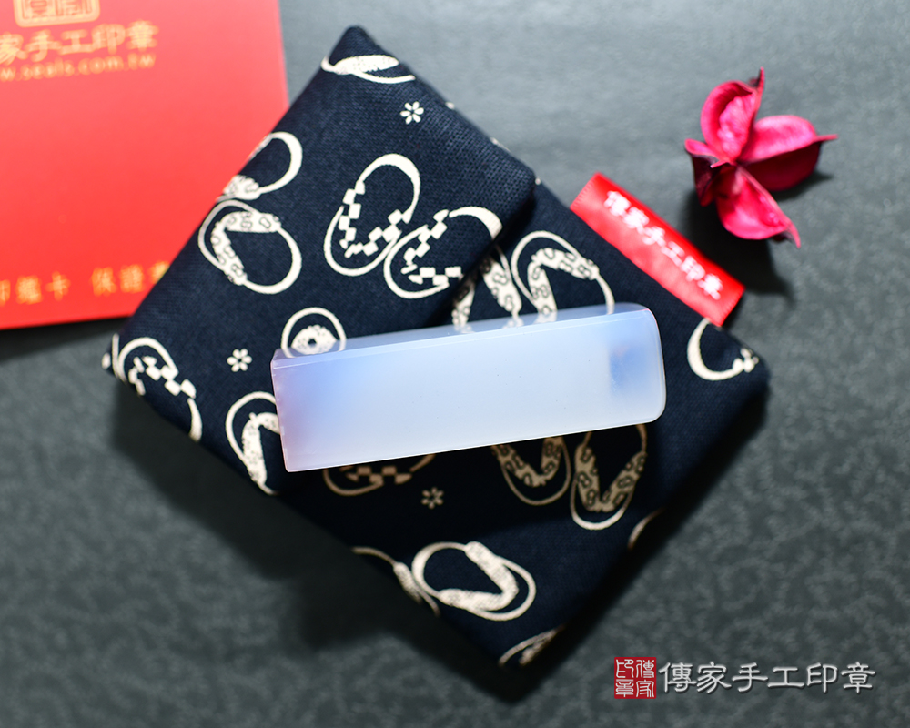 純潔、恬靜的土耳其藍玉髓 傳家手工印章 新竹店 112.12.25 純潔、恬靜的土耳其藍玉髓 傳家手工印章 新竹店 112.12.25