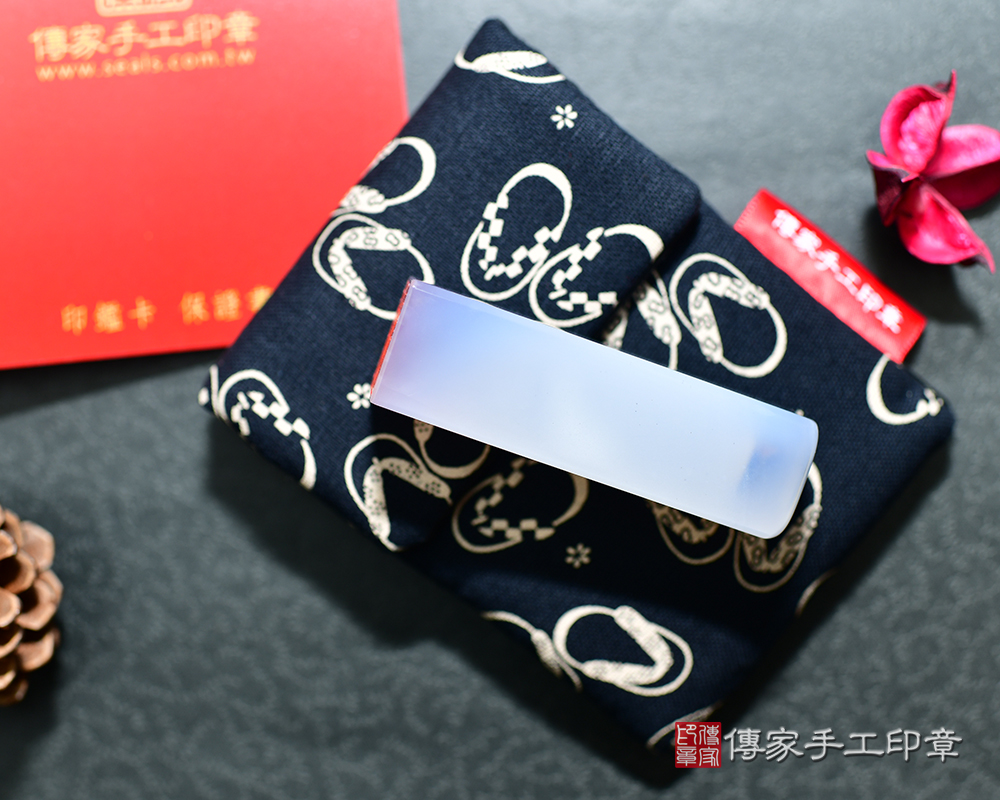 純潔、恬靜的土耳其藍玉髓 傳家手工印章 新竹店 112.12.25 純潔、恬靜的土耳其藍玉髓 傳家手工印章 新竹店 112.12.25