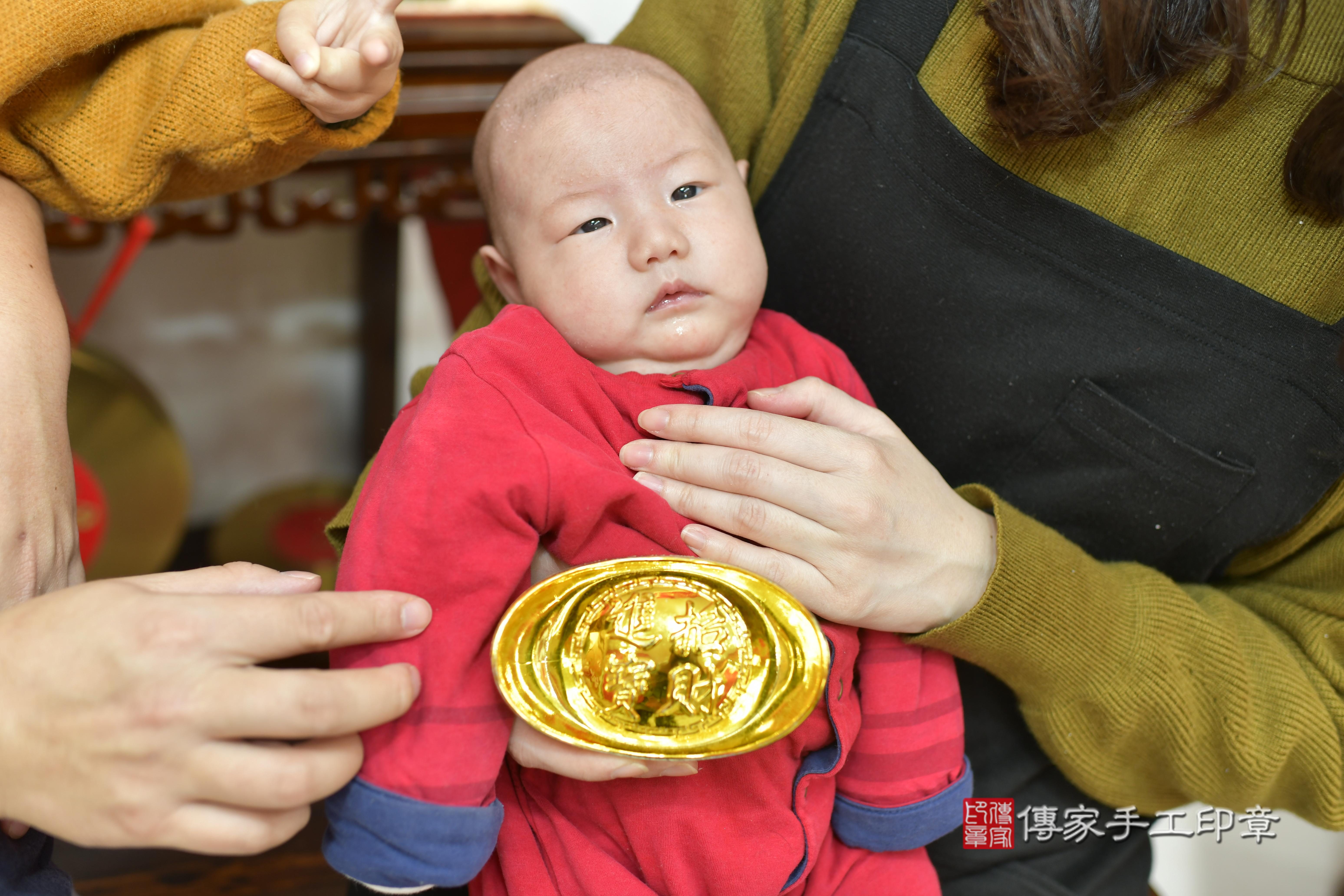 葉寶寶(新竹市香山區來店嬰兒葉寶寶滿月剃頭理髮、來店嬰兒剃胎毛儀式吉祥話)。來店剃頭剃胎毛主持、專業拍照、證書。★購買「臍帶章、肚臍章、胎毛筆刷印章」贈送：剃頭、收涎、抓周，三選一。2023.12.25