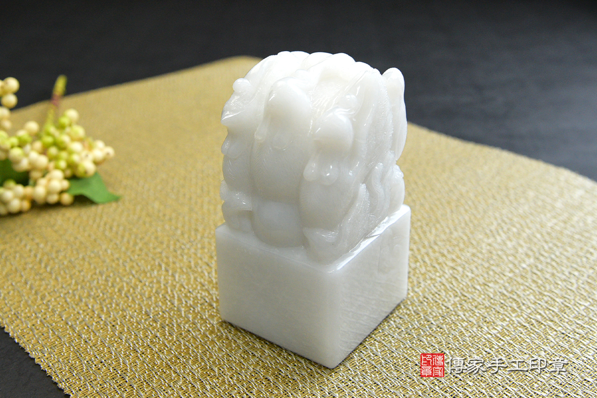 頂級新疆白玉精雕鳳凰廟章-印章都可以全手工訂製唷-高雄店113.1.10  頂級新疆白玉精雕鳳凰廟章-印章都可以全手工訂製唷-高雄店113.1.10
