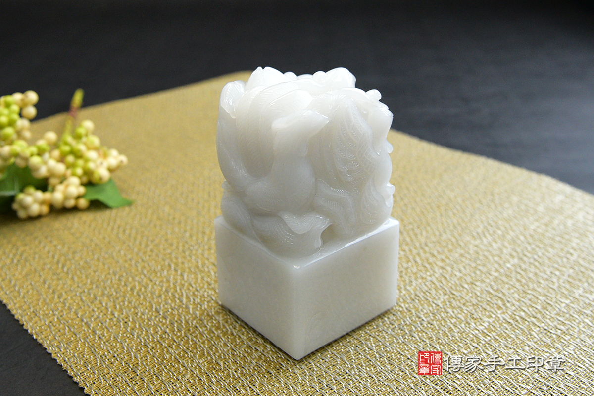頂級新疆白玉精雕鳳凰廟章-印章都可以全手工訂製唷-高雄店113.1.10  頂級新疆白玉精雕鳳凰廟章-印章都可以全手工訂製唷-高雄店113.1.10