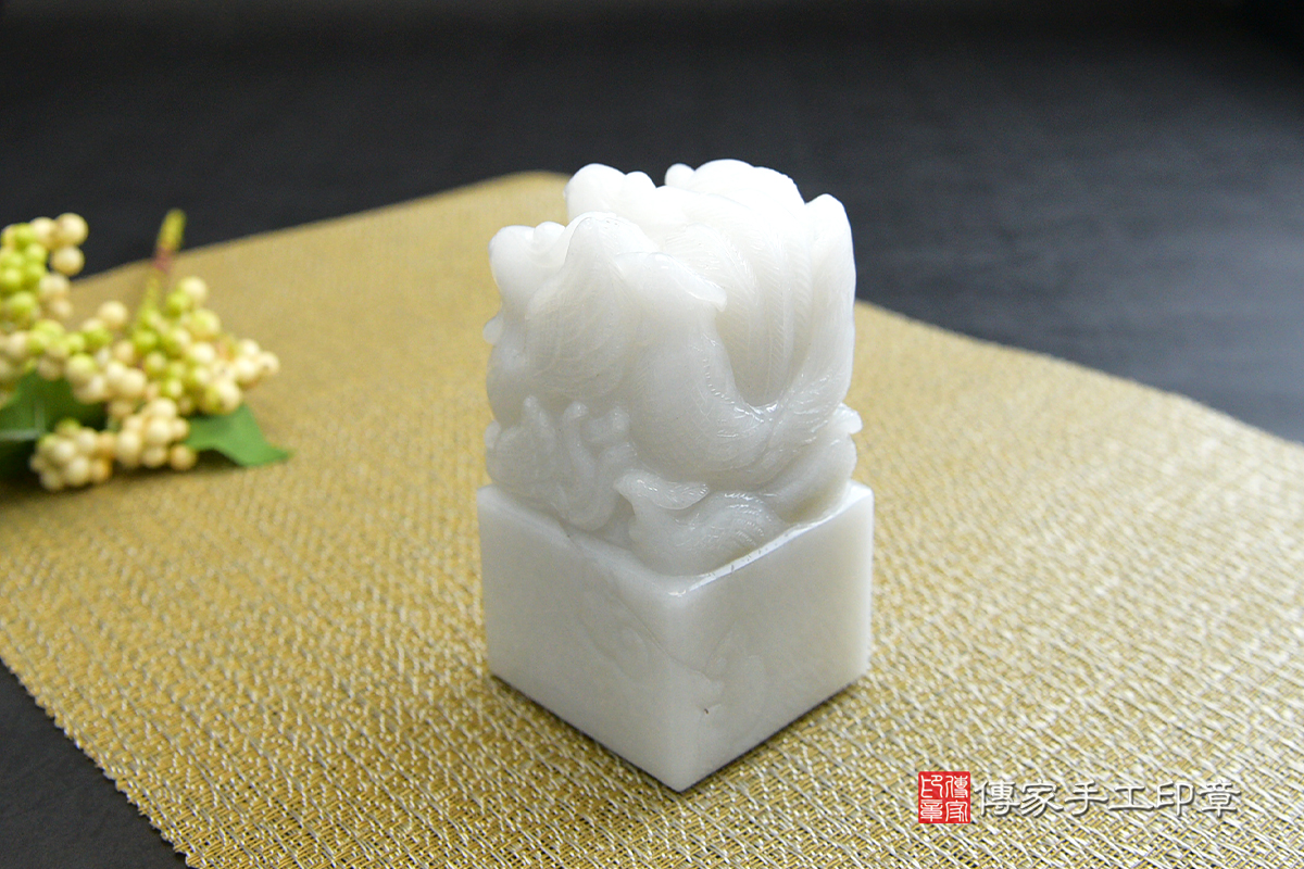 頂級新疆白玉精雕鳳凰廟章-印章都可以全手工訂製唷-高雄店113.1.10  頂級新疆白玉精雕鳳凰廟章-印章都可以全手工訂製唷-高雄店113.1.10