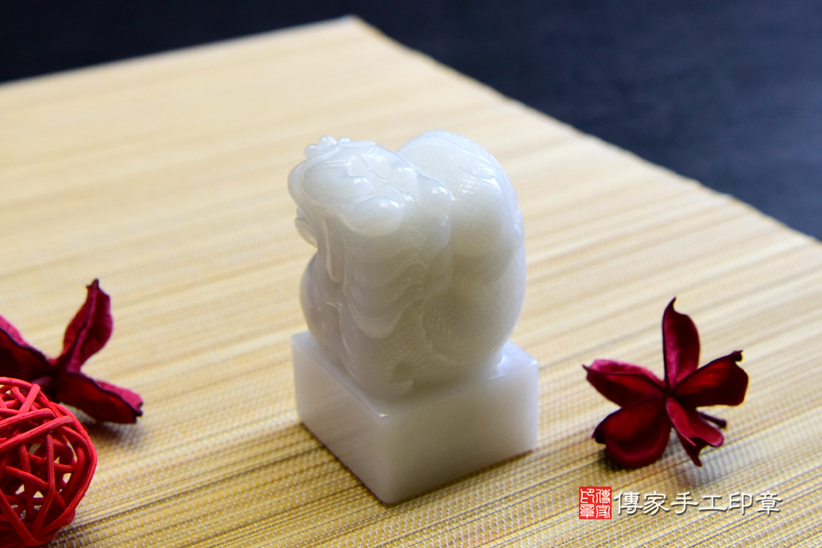 頂級新疆白玉精雕''龍''廟章-傳家手工印章-廟章訂製 傳家手工印章 高雄店113.1.11 頂級新疆白玉精雕''龍''廟章-傳家手工印章-廟章訂製 傳家手工印章 高雄店113.1.11