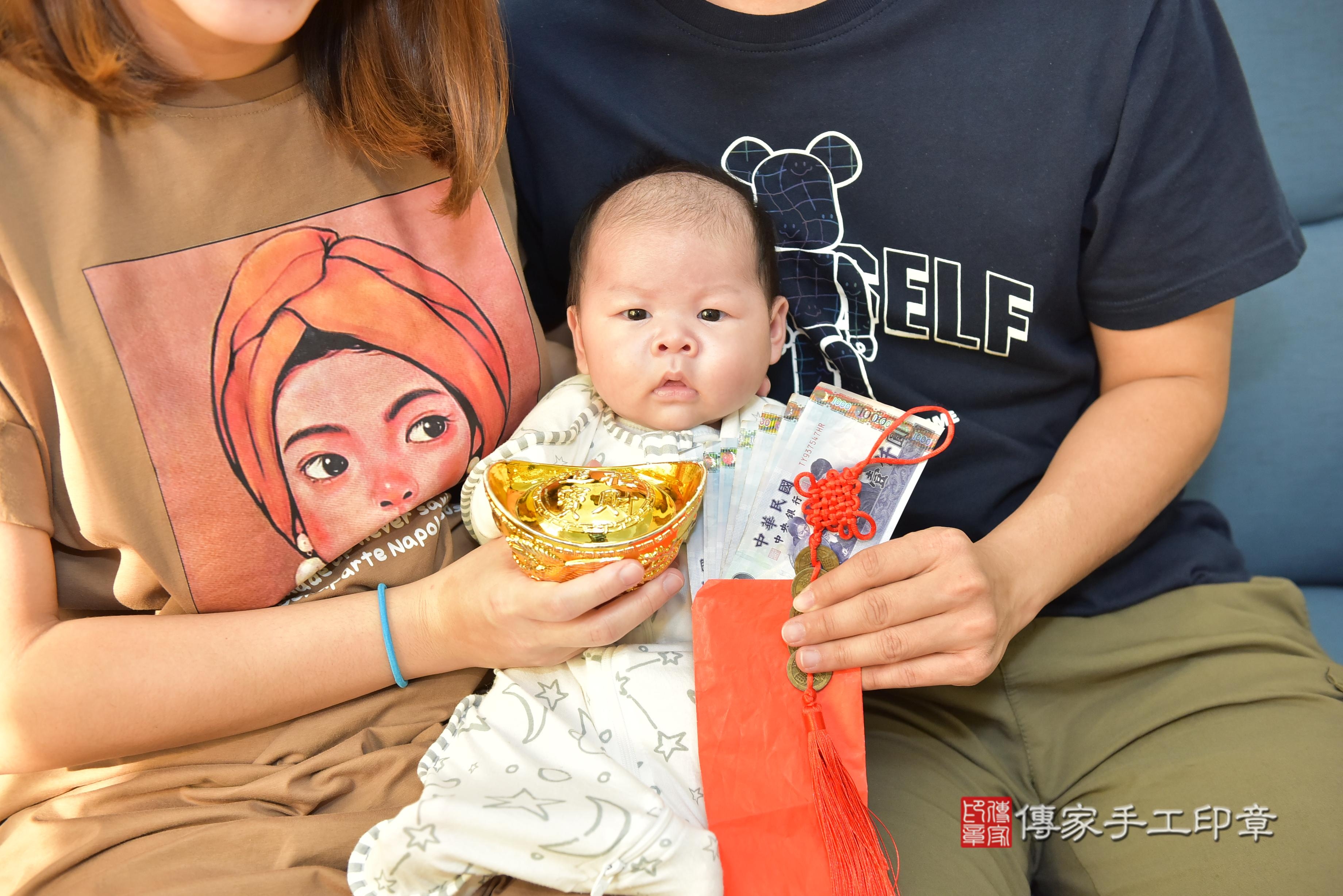 趙寶寶(高雄市鳳山區到府嬰兒趙寶寶滿月剃頭理髮、到府嬰兒剃胎毛儀式吉祥話)。到府剃頭剃胎毛主持、專業拍照、證書。★購買「臍帶章、肚臍章、胎毛筆刷印章」贈送：剃頭、收涎、抓周，三選一。2024.01.13