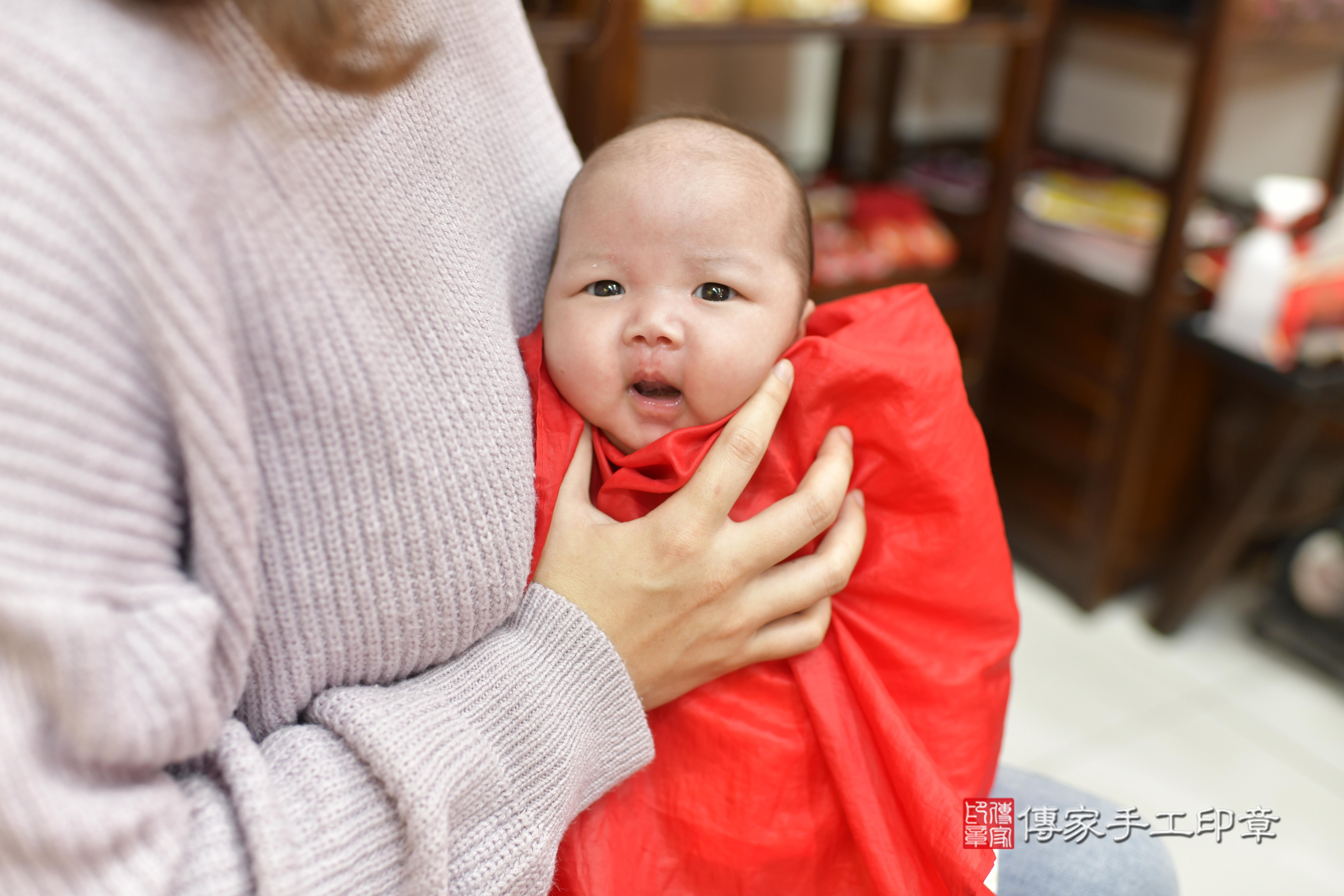 江寶寶(新竹市香山區來店嬰兒江寶寶滿月剃頭理髮、來店嬰兒剃胎毛儀式吉祥話)。來店剃頭剃胎毛主持、專業拍照、證書。★購買「臍帶章、肚臍章、胎毛筆刷印章」贈送：剃頭、收涎、抓周，三選一。2024.01.28