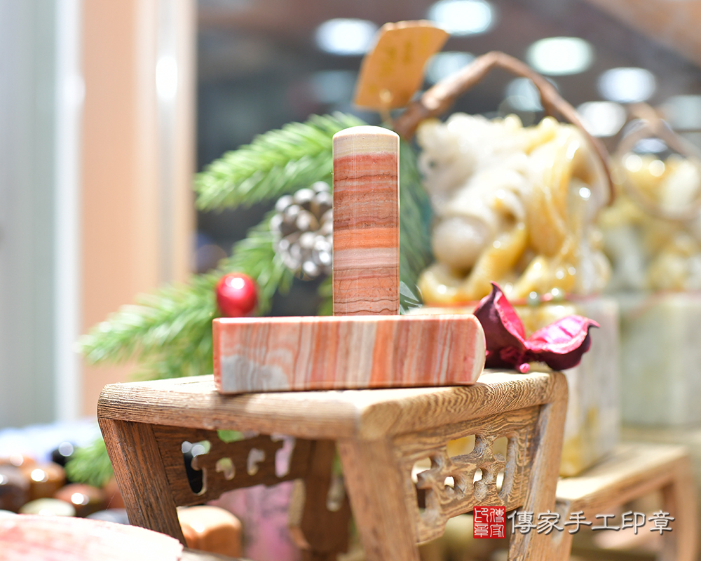 千變萬化之彩虹瑪瑙-發財印章、彩紅瑪瑙印章、彩紅瑪瑙公司印章、彩紅瑪瑙公司大小印章、彩紅瑪瑙公司章、彩紅瑪瑙結婚印章、彩紅瑪瑙結婚對章(傳家印章台南店113.2.2) 千變萬化之彩虹瑪瑙-發財印章、彩紅瑪瑙印章、彩紅瑪瑙公司印章、彩紅瑪瑙公司大小印章、彩紅瑪瑙公司章、彩紅瑪瑙結婚印章、彩紅瑪瑙結婚對章(傳家印章台南店113.2.2)