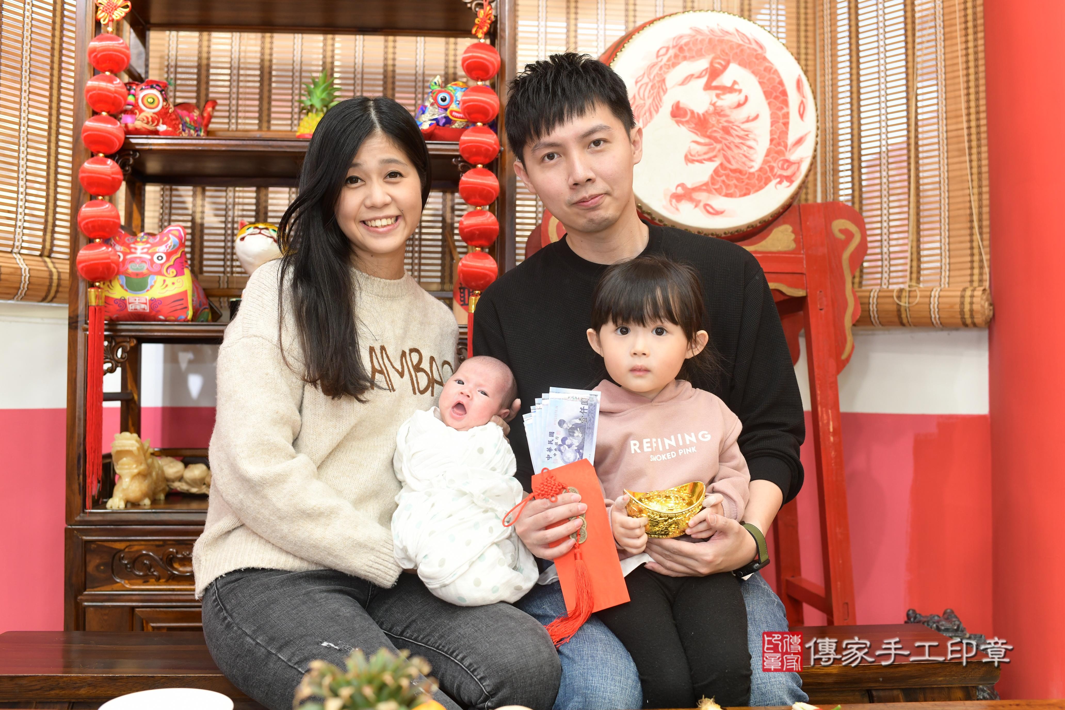 吳寶寶(高雄市鳳山區來店嬰兒吳寶寶滿月剃頭理髮、來店嬰兒剃胎毛儀式吉祥話)。來店剃頭剃胎毛主持、專業拍照、證書。★購買「臍帶章、肚臍章、胎毛筆刷印章」贈送：剃頭、收涎、抓周，三選一。2024.01.30