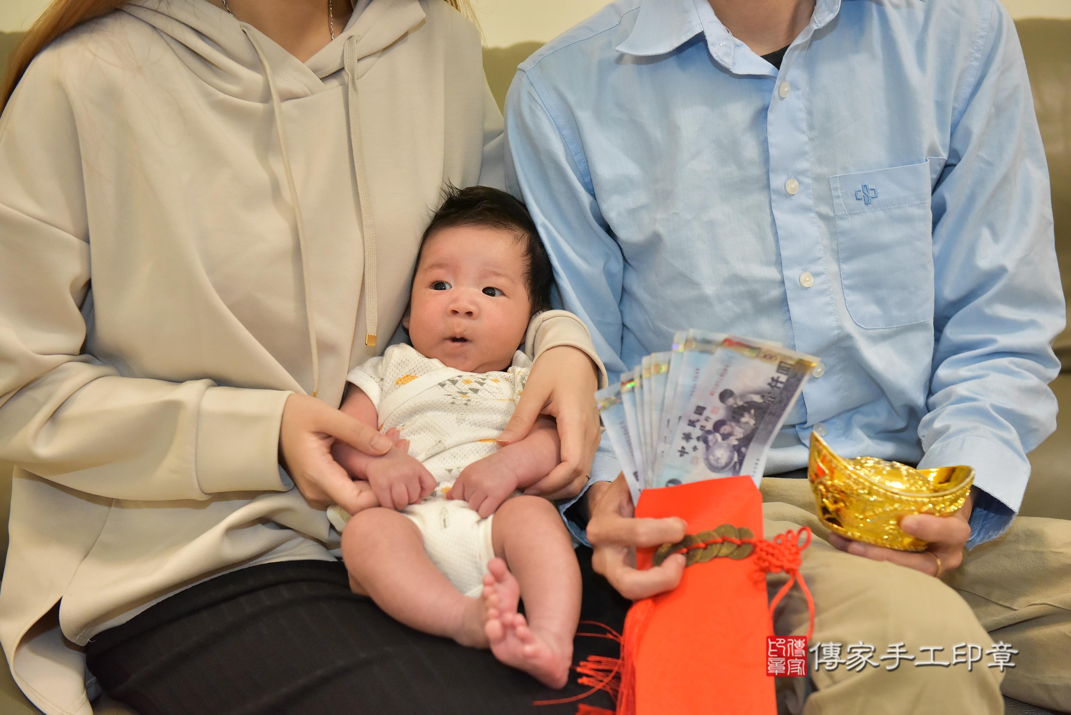 邱寶寶(高雄市小港區到府嬰兒邱寶寶滿月剃頭理髮、到府嬰兒剃胎毛儀式吉祥話)。到府剃頭剃胎毛主持、專業拍照、證書。★購買「臍帶章、肚臍章、胎毛筆刷印章」贈送：剃頭、收涎、抓周，三選一。2024.02.29