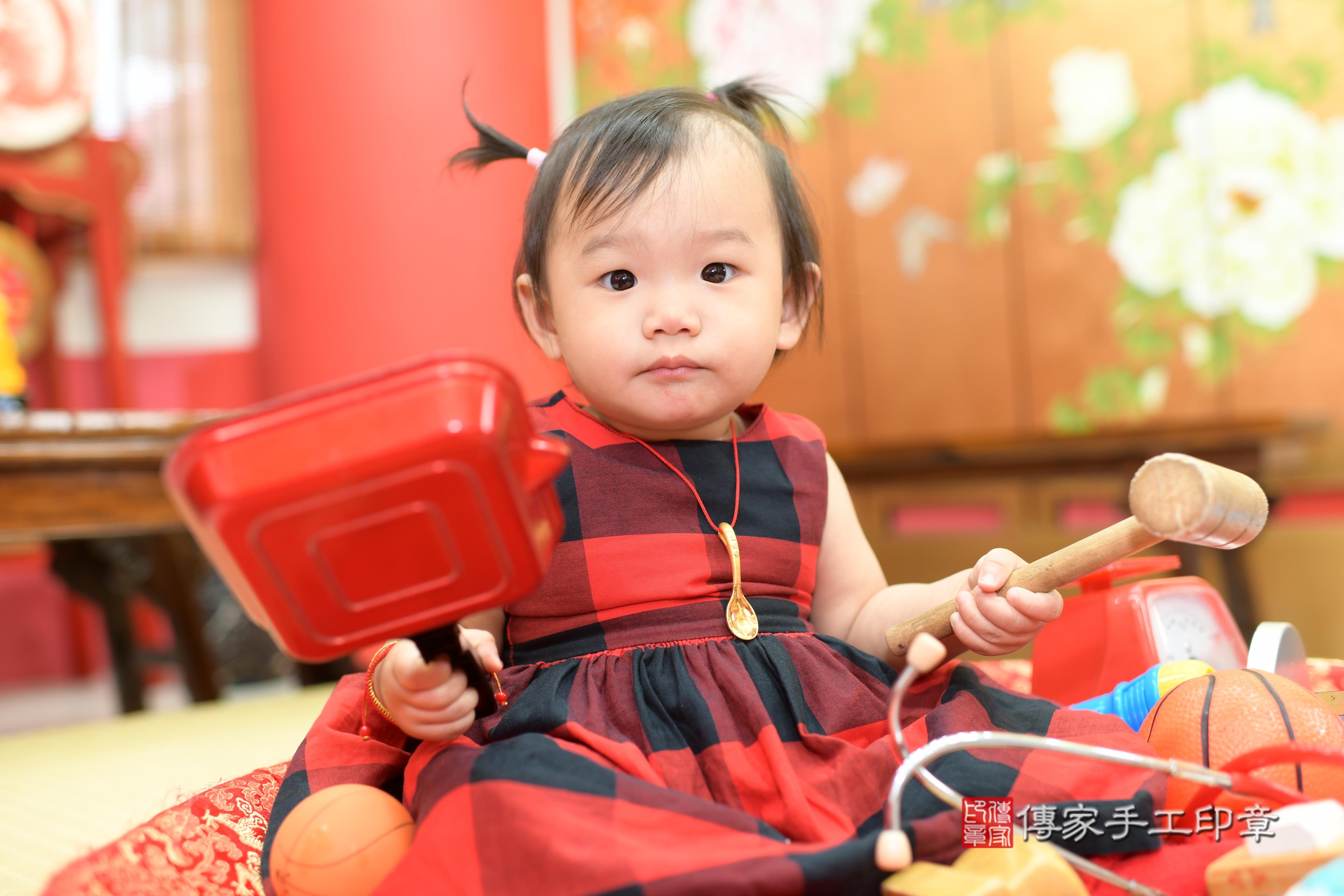 傳家手工印章高雄店、抓周、度脺、中國風會場、傳家嬰兒古禮、吉祥話、抓周道具物品24種、拍照。抓周證書。寶寶抓周、滿周歲、生日快樂、祝福