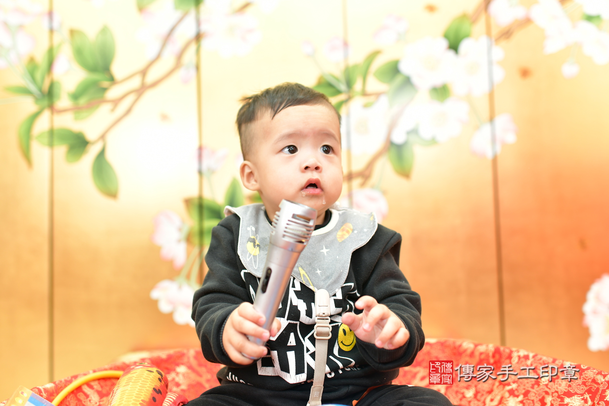 台中市北區簡寶寶抓周推薦：傳家台中店抓周度脺中國風會場，嬰兒古禮抓周流程儀式吉祥話、抓周道具物品24種、拍照。抓周證書。2024.3.4，照片7