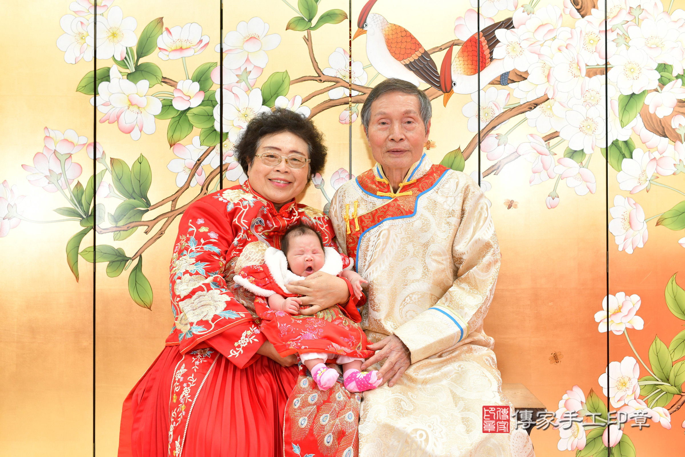 賴寶寶(台中市北區嬰兒寶寶滿月剃頭理髮、嬰兒剃胎毛儀式吉祥話)。中國風會場，爸媽寶貝穿「日中韓」古裝禮服。專業拍照、證書。★購買「臍帶章、肚臍章、胎毛筆刷印章」贈送：剃頭、收涎、抓周，三選一。2024.2.1，照片6