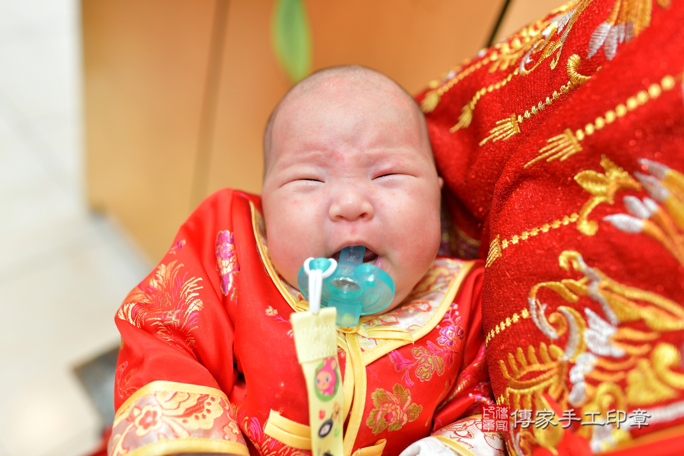 賴寶寶(台中市北區嬰兒寶寶滿月剃頭理髮、嬰兒剃胎毛儀式吉祥話)。中國風會場，爸媽寶貝穿「日中韓」古裝禮服。專業拍照、證書。★購買「臍帶章、肚臍章、胎毛筆刷印章」贈送：剃頭、收涎、抓周，三選一。2024.2.1，照片16