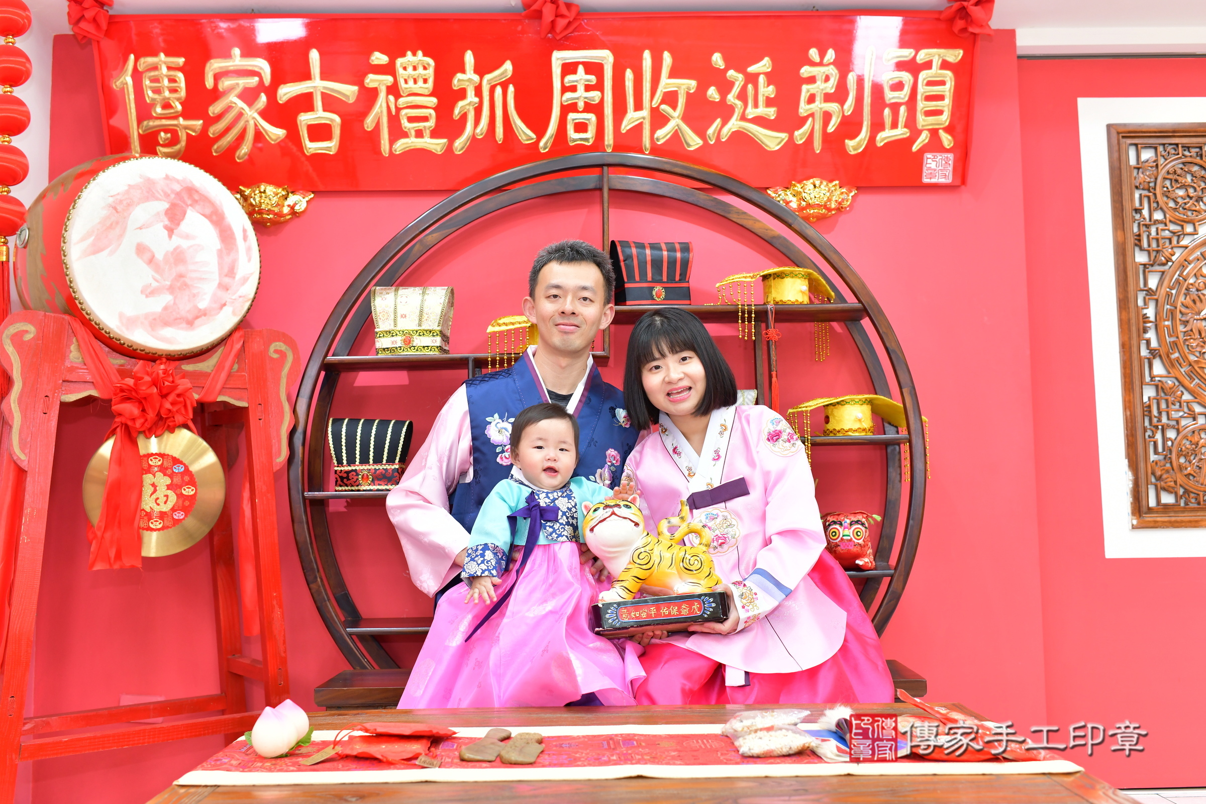 台中市北區喬喬寶寶抓周推薦：傳家台中店抓周度脺中國風會場，嬰兒古禮抓周流程儀式吉祥話、抓周道具物品24種、拍照。抓周證書。2024.2.18，照片16