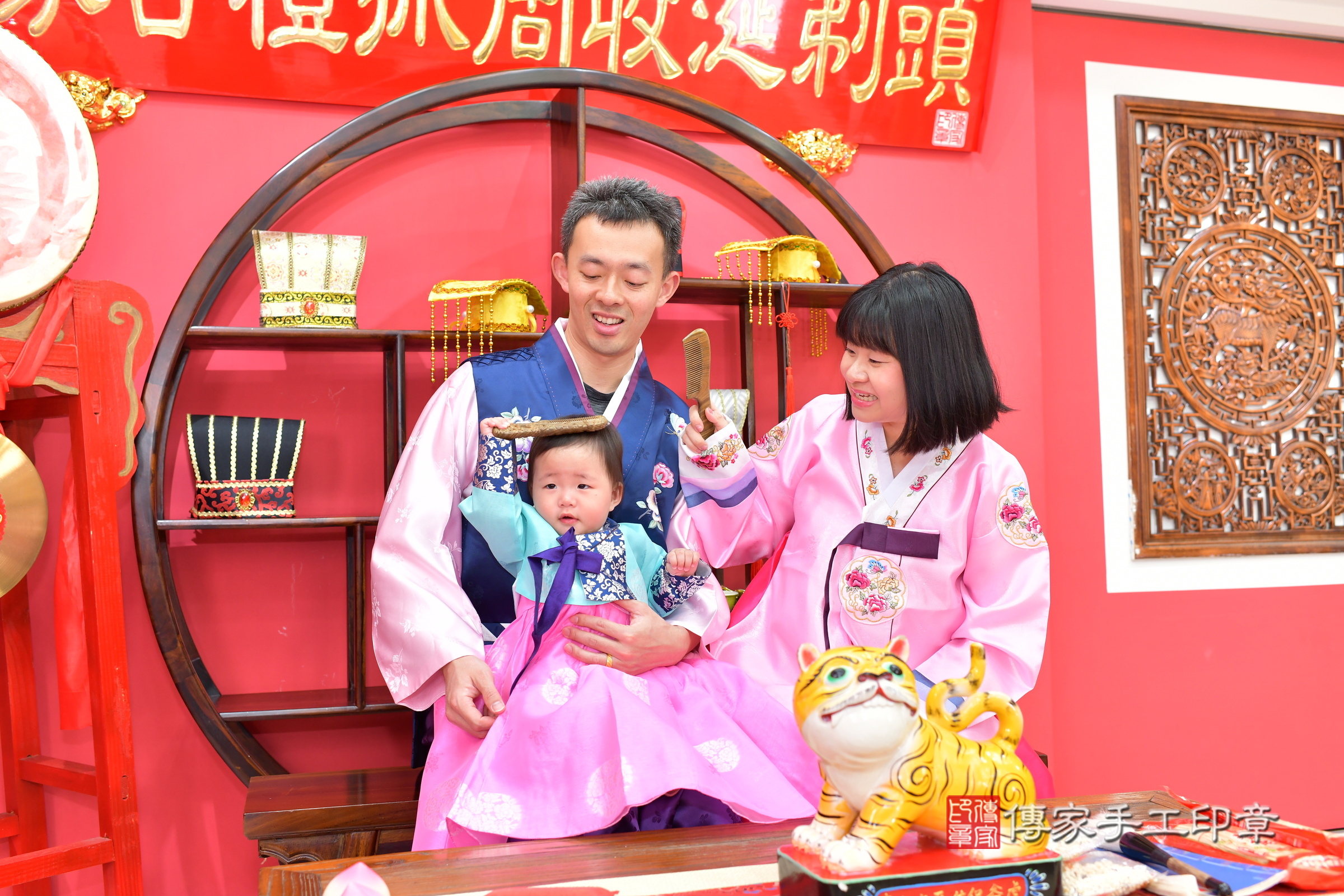 台中市北區喬喬寶寶抓周推薦：傳家台中店抓周度脺中國風會場，嬰兒古禮抓周流程儀式吉祥話、抓周道具物品24種、拍照。抓周證書。2024.2.18，照片18