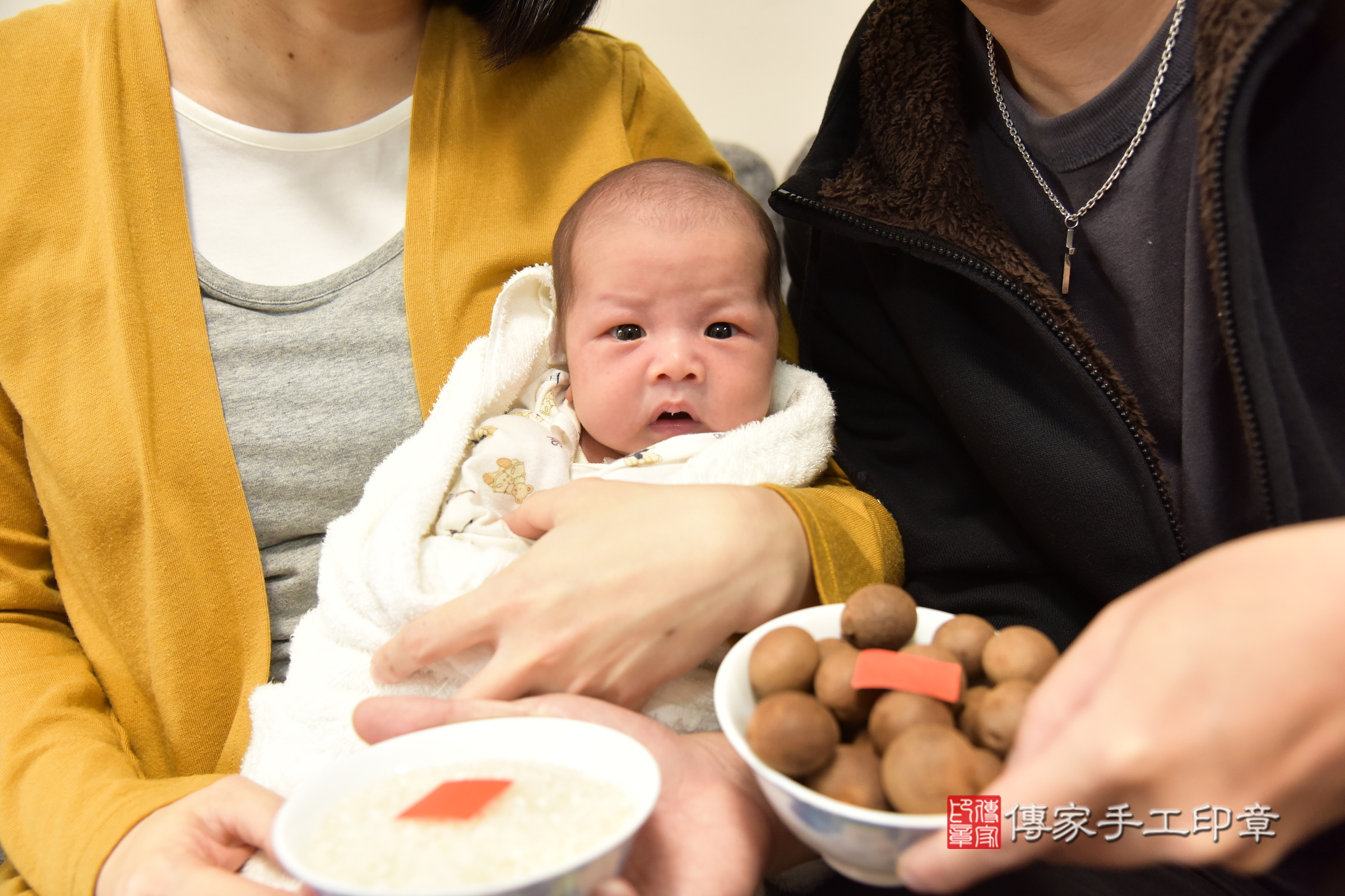 澤澤寶寶(台北市到府嬰兒澤澤寶寶滿月剃頭理髮、到府嬰兒剃胎毛儀式吉祥話)。到府剃頭剃胎毛主持、專業拍照、證書。★購買「臍帶章、肚臍章、胎毛筆刷印章」贈送：剃頭、收涎、抓周，三選一。2024.3.4，照片5