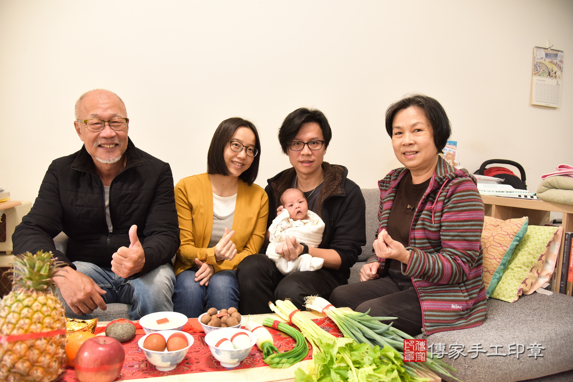 澤澤寶寶(台北市到府嬰兒澤澤寶寶滿月剃頭理髮、到府嬰兒剃胎毛儀式吉祥話)。到府剃頭剃胎毛主持、專業拍照、證書。★購買「臍帶章、肚臍章、胎毛筆刷印章」贈送：剃頭、收涎、抓周，三選一。2024.3.4，照片2