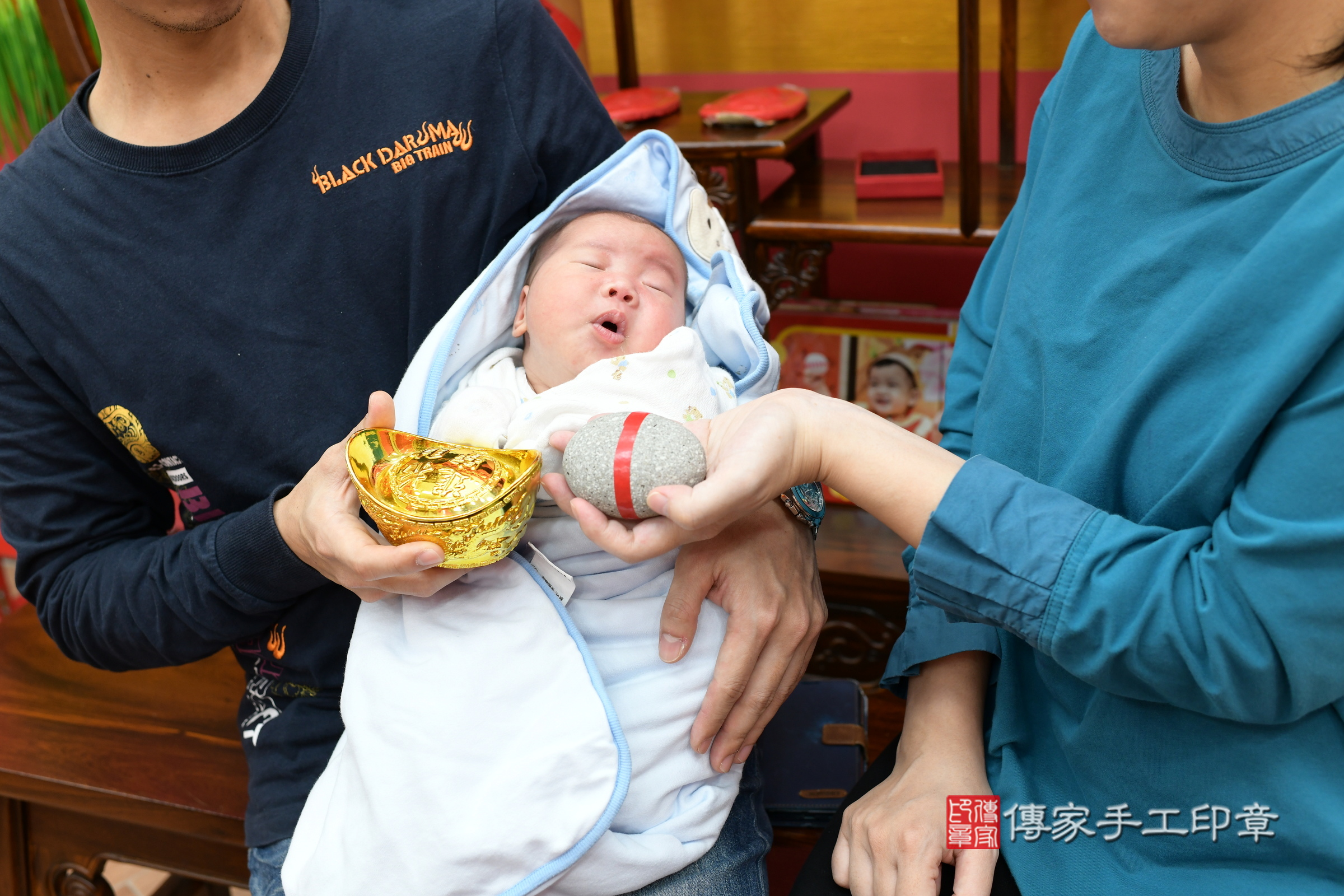 小辰辰寶寶(新北市永和區嬰兒寶寶滿月剃頭理髮、嬰兒剃胎毛儀式吉祥話)。中國風會場，爸媽寶貝穿「日中韓」古裝禮服。專業拍照、證書。★購買「臍帶章、肚臍章、胎毛筆刷印章」贈送：剃頭、收涎、抓周，三選一。2024.3.8，照片7