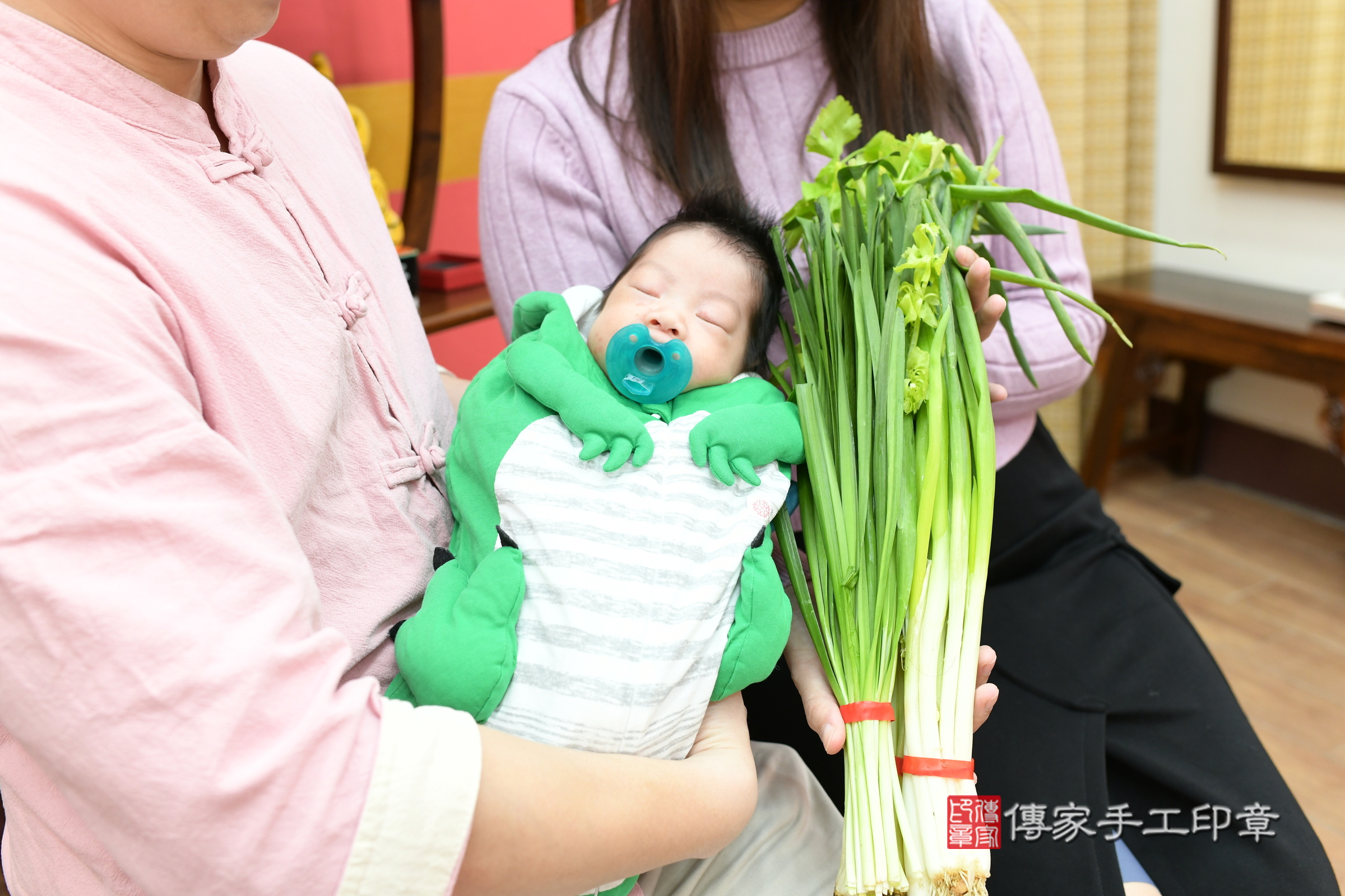 諺諺寶寶(新北市永和區嬰兒寶寶滿月剃頭理髮、嬰兒剃胎毛儀式吉祥話)。中國風會場，爸媽寶貝穿「日中韓」古裝禮服。專業拍照、證書。★購買「臍帶章、肚臍章、胎毛筆刷印章」贈送：剃頭、收涎、抓周，三選一。2024.3.11，照片13