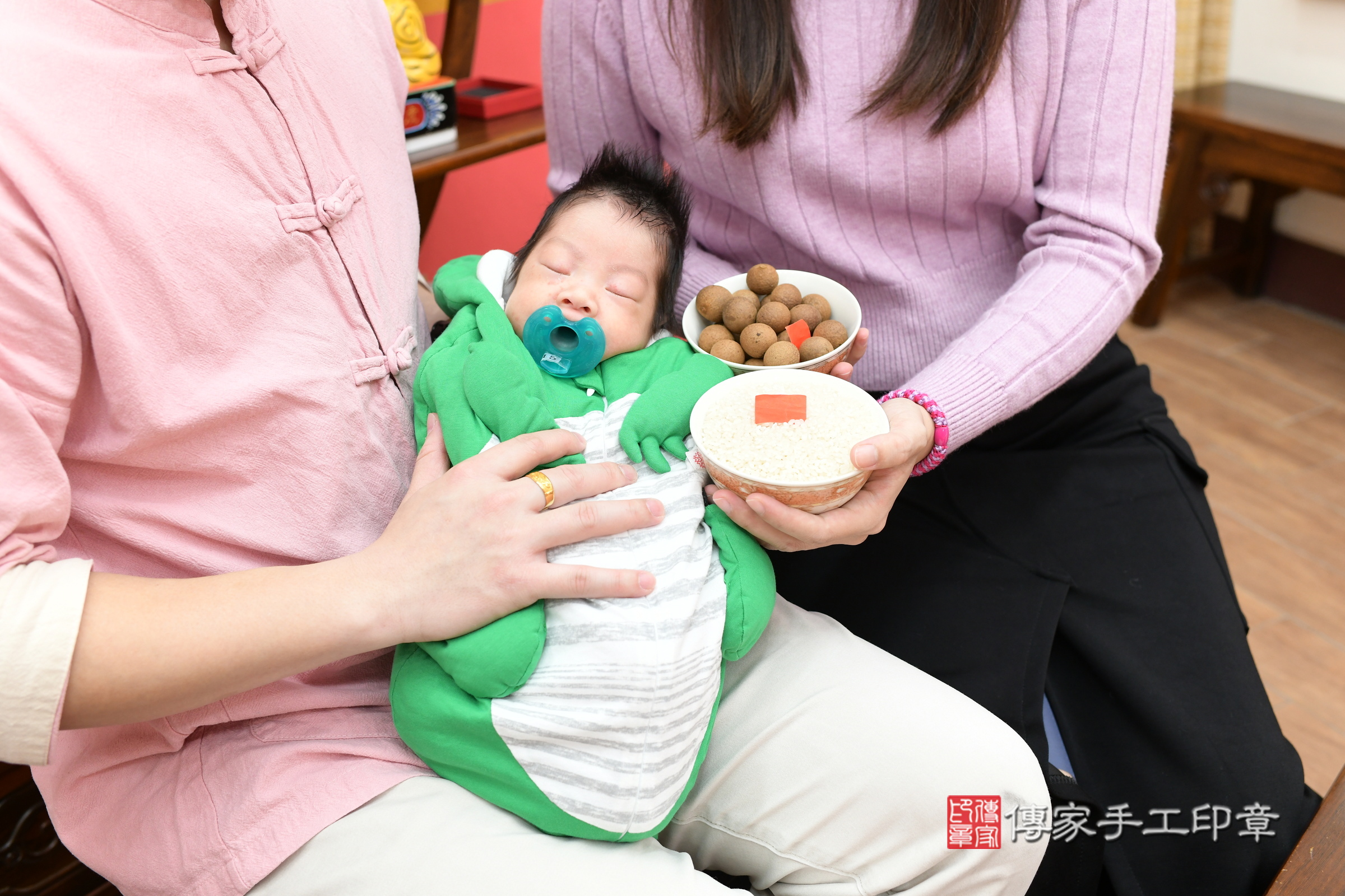 諺諺寶寶(新北市永和區嬰兒寶寶滿月剃頭理髮、嬰兒剃胎毛儀式吉祥話)。中國風會場，爸媽寶貝穿「日中韓」古裝禮服。專業拍照、證書。★購買「臍帶章、肚臍章、胎毛筆刷印章」贈送：剃頭、收涎、抓周，三選一。2024.3.11，照片7