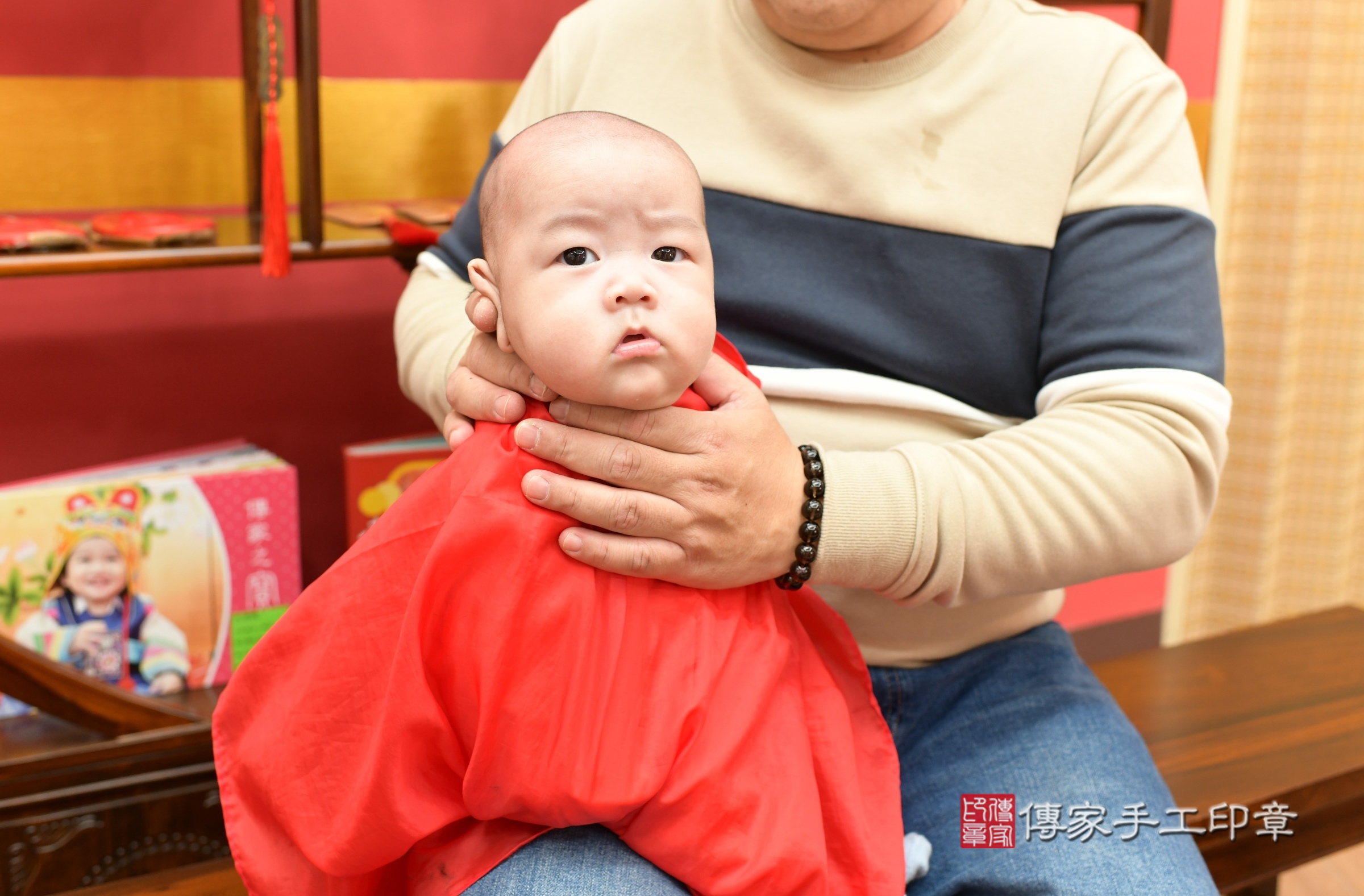 小霆霆寶寶(新北市永和區嬰兒寶寶滿月剃頭理髮、嬰兒剃胎毛儀式吉祥話)。中國風會場，爸媽寶貝穿「日中韓」古裝禮服。專業拍照、證書。★購買「臍帶章、肚臍章、胎毛筆刷印章」贈送：剃頭、收涎、抓周，三選一。2024.3.12，照片12