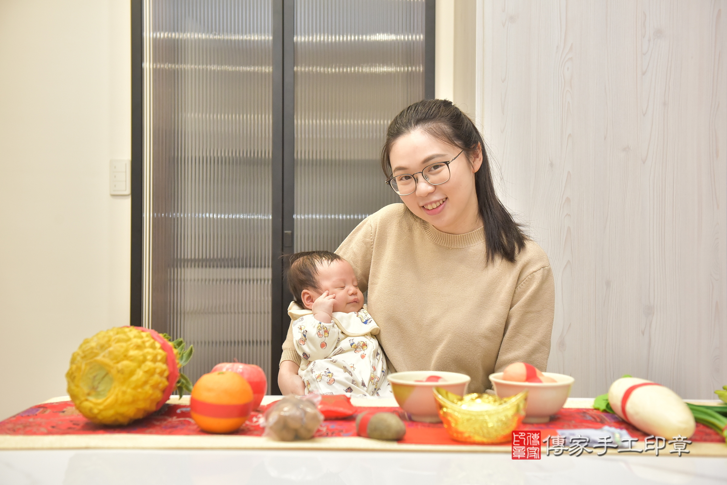 澄澄寶寶(台中市南屯區到府嬰兒澄澄寶寶滿月剃頭理髮、到府嬰兒剃胎毛儀式吉祥話)。到府剃頭剃胎毛主持、專業拍照、證書。★購買「臍帶章、肚臍章、胎毛筆刷印章」贈送：剃頭、收涎、抓周，三選一。2024.3.3，照片8