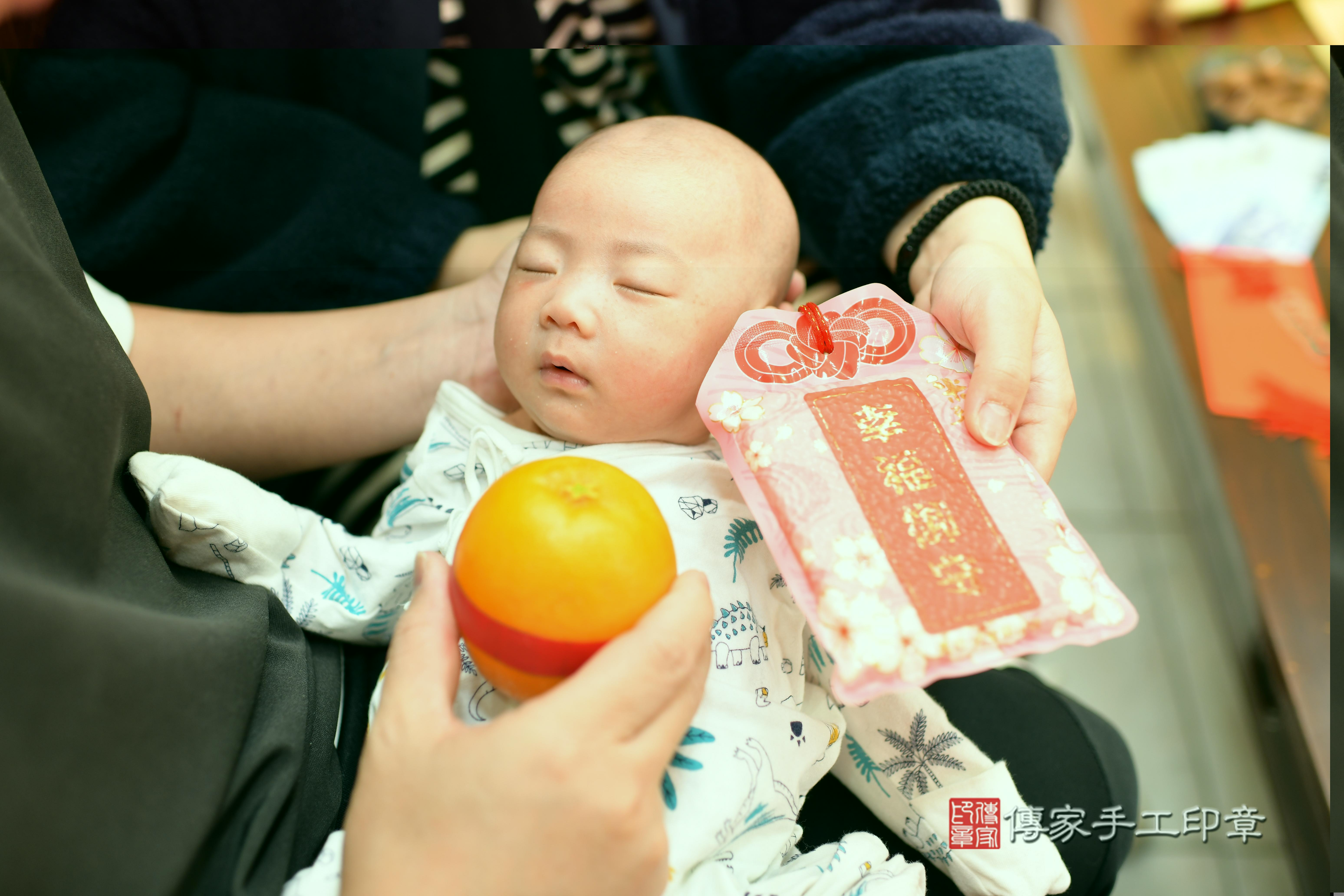 傳家手工印章台南店、抓周、度脺、中國風會場、傳家嬰兒古禮、吉祥話、抓周道具物品24種、拍照。抓周證書。寶寶抓周、滿周歲、生日快樂、祝福