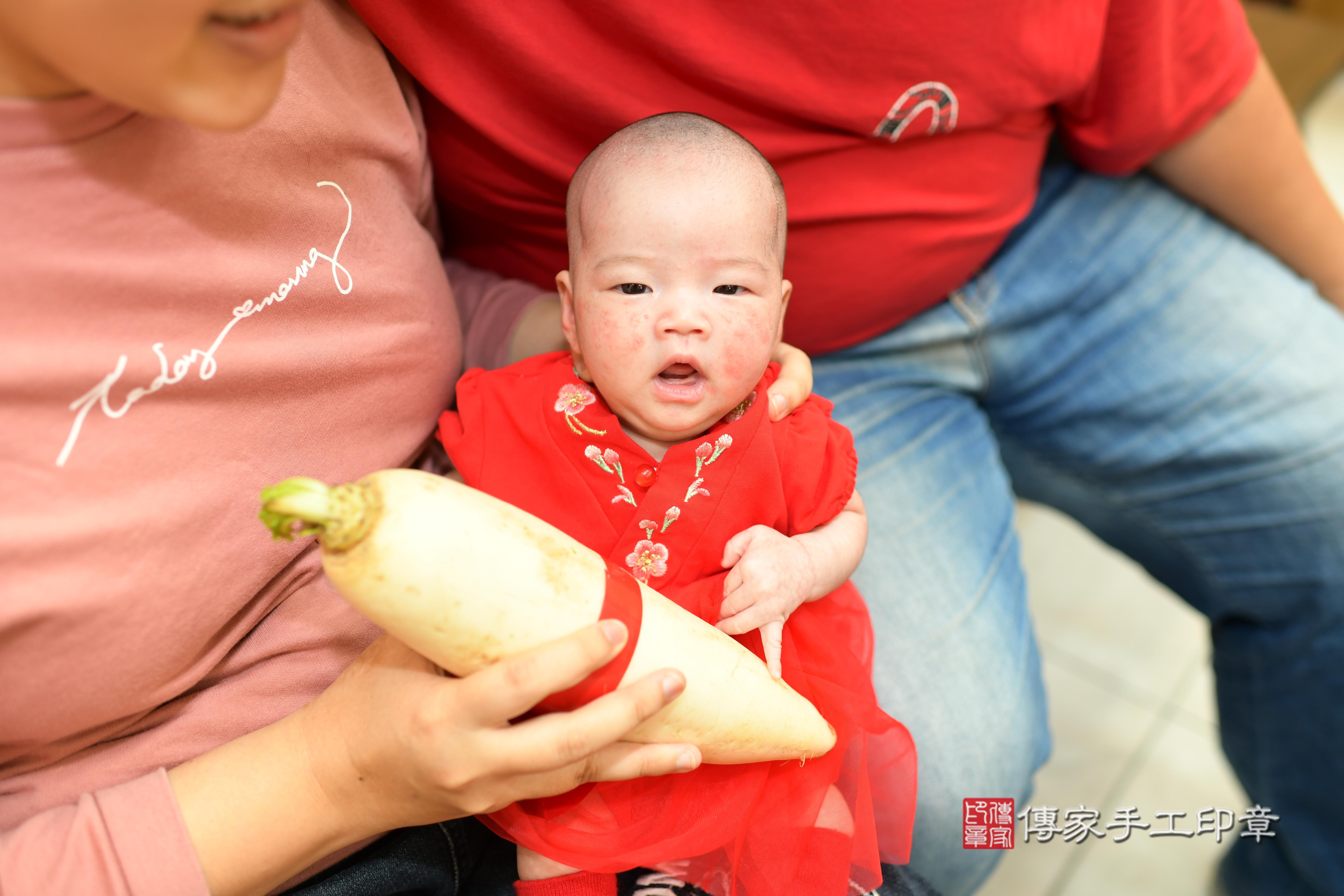 傳家手工印章台南店、抓周、度脺、中國風會場、傳家嬰兒古禮、吉祥話、抓周道具物品24種、拍照。抓周證書。寶寶抓周、滿周歲、生日快樂、祝福