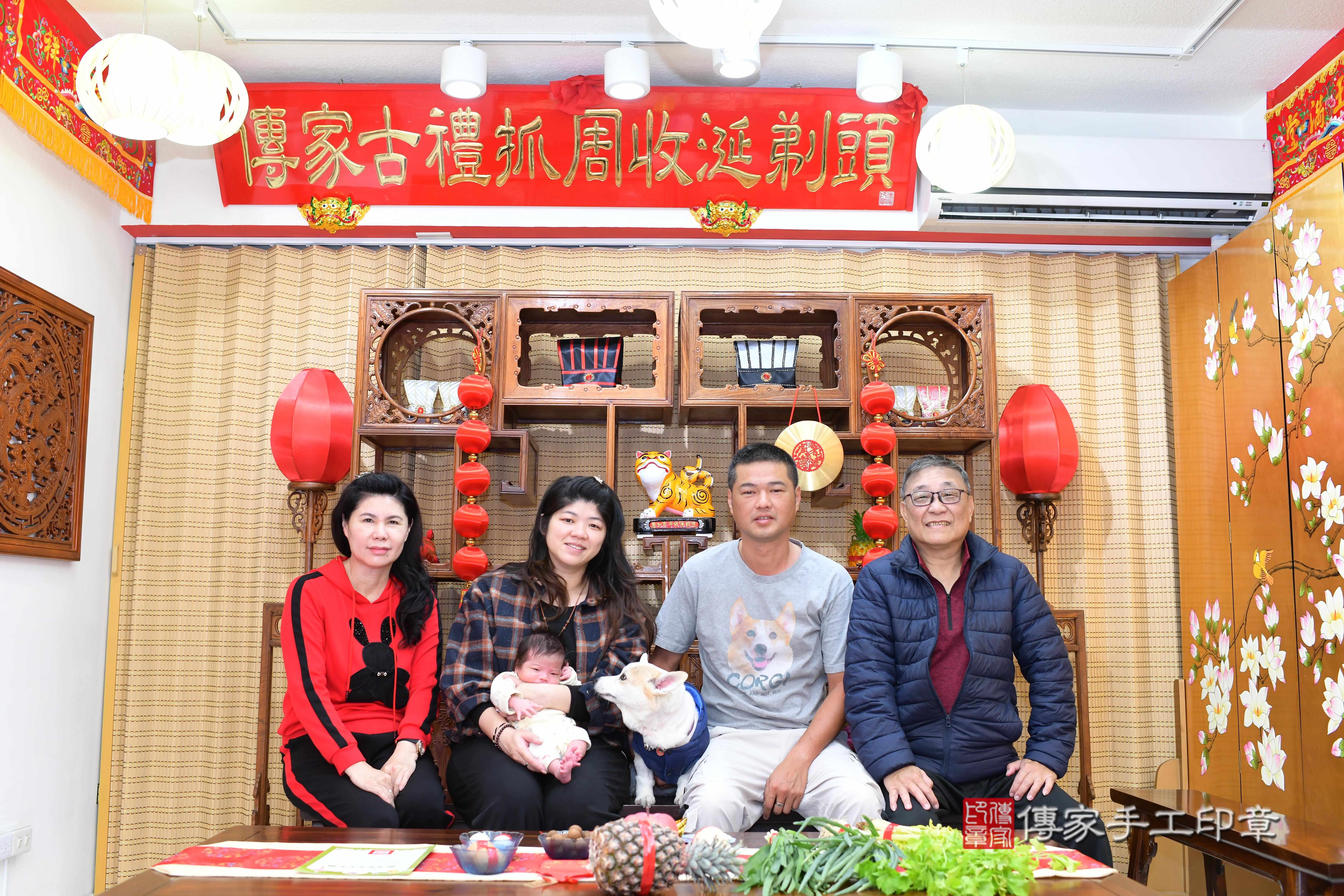 傳家手工印章台南店、抓周、度脺、中國風會場、傳家嬰兒古禮、吉祥話、抓周道具物品24種、拍照。抓周證書。寶寶抓周、滿周歲、生日快樂、祝福