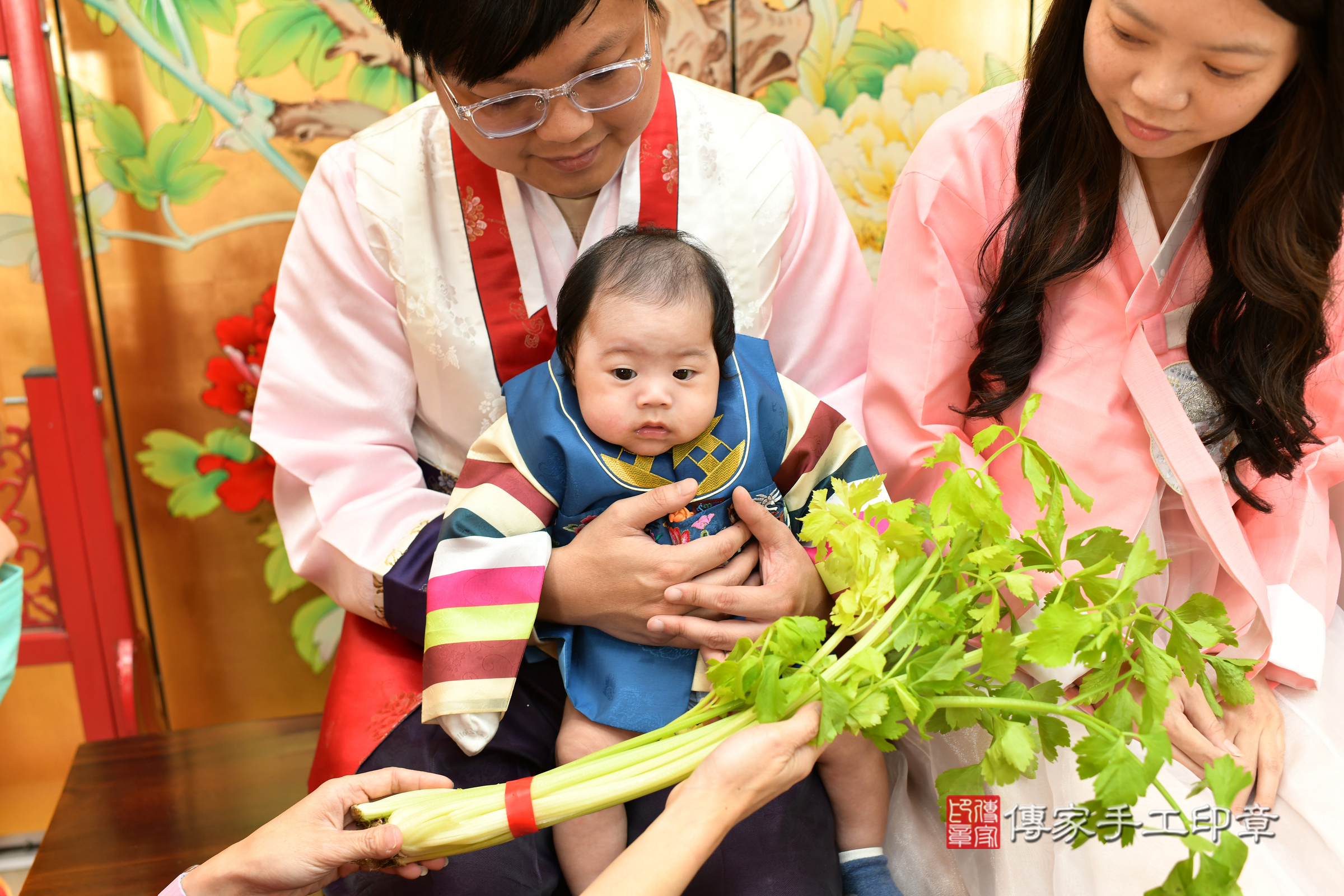 瑞瑞寶寶(台北市大同區嬰兒寶寶滿月剃頭理髮、嬰兒剃胎毛儀式吉祥話)。中國風會場，爸媽寶貝穿「日中韓」古裝禮服。專業拍照、證書。★購買「臍帶章、肚臍章、胎毛筆刷印章」贈送：剃頭、收涎、抓周，三選一。2024.3.10，照片16