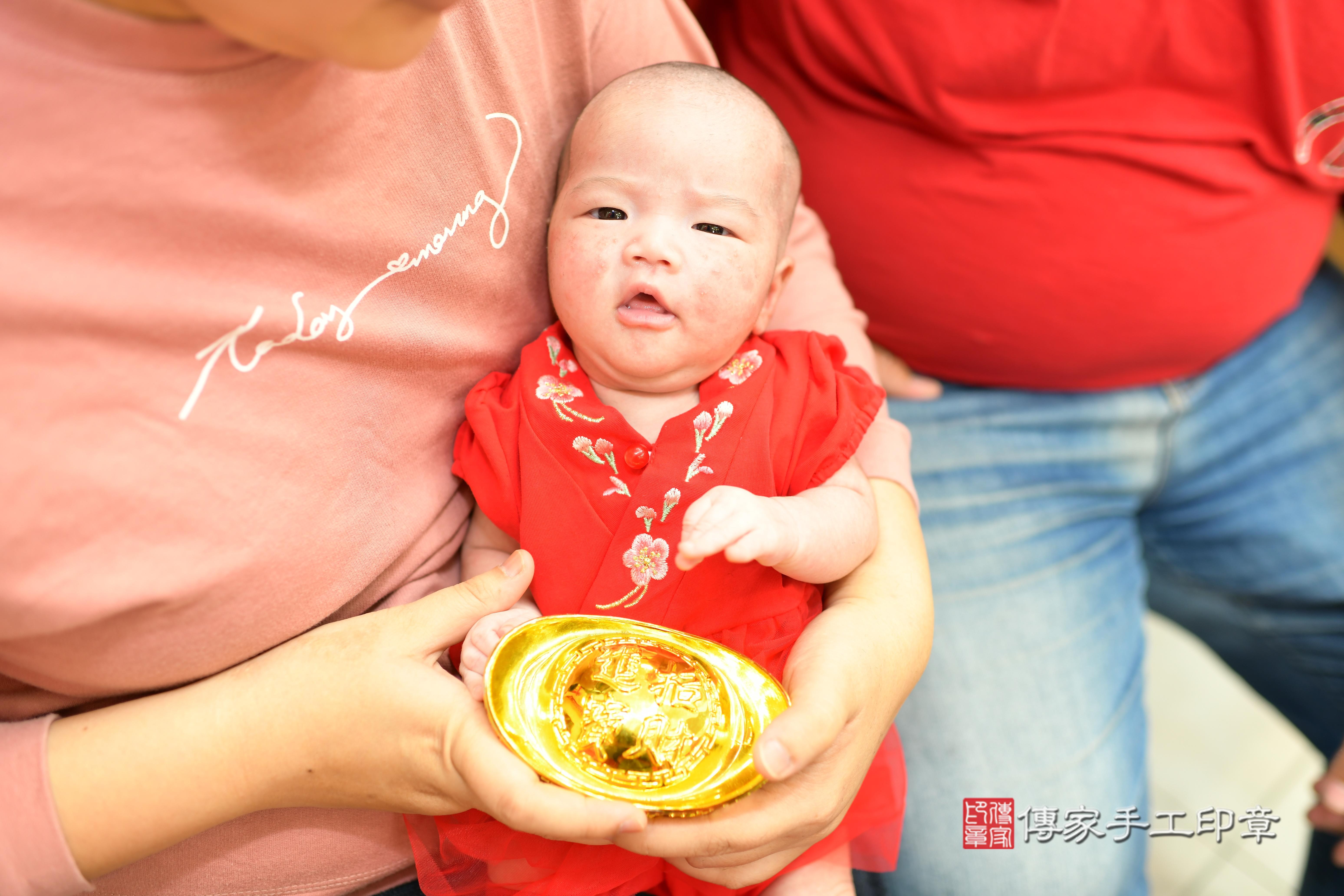 傳家手工印章台南店、抓周、度脺、中國風會場、傳家嬰兒古禮、吉祥話、抓周道具物品24種、拍照。抓周證書。寶寶抓周、滿周歲、生日快樂、祝福