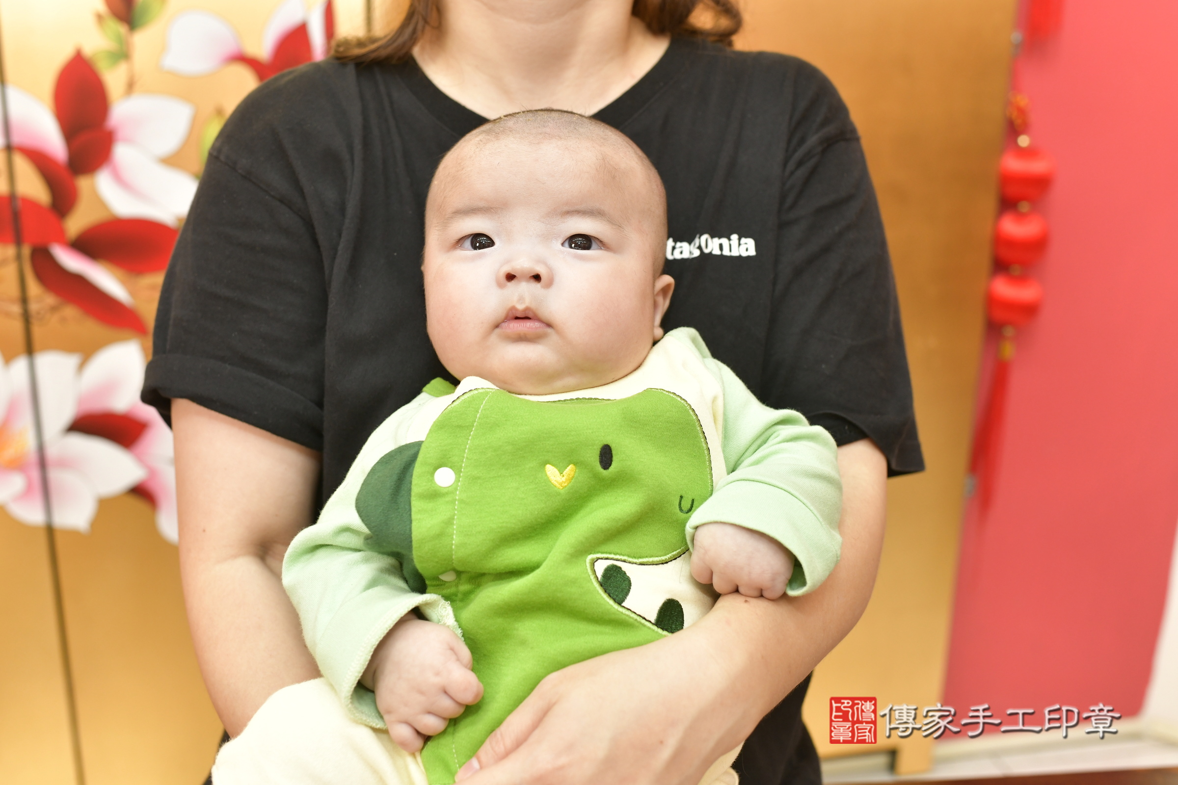 翔翔寶寶(新竹市香山區嬰兒寶寶滿月剃頭理髮、嬰兒剃胎毛儀式吉祥話)。中國風會場，爸媽寶貝穿「日中韓」古裝禮服。專業拍照、證書。★購買「臍帶章、肚臍章、胎毛筆刷印章」贈送：剃頭、收涎、抓周，三選一。2024.3.30，照片6