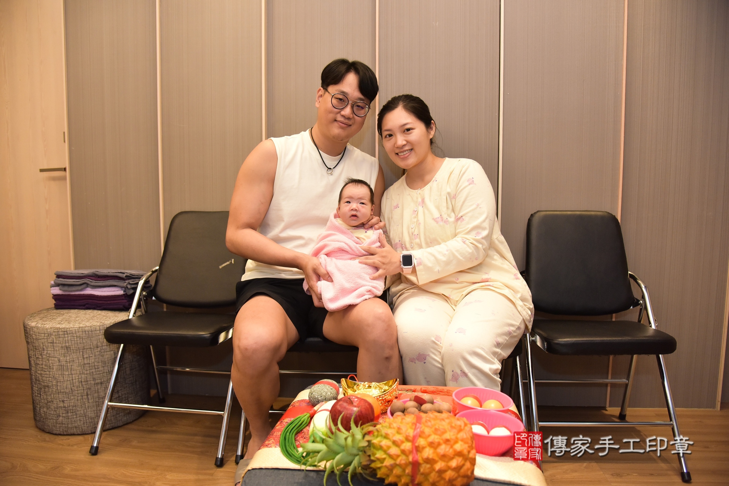 小芙寶寶(新北市板橋區到府嬰兒小芙寶寶滿月剃頭理髮、到府嬰兒剃胎毛儀式吉祥話)。到府剃頭剃胎毛主持、專業拍照、證書。★購買「臍帶章、肚臍章、胎毛筆刷印章」贈送：剃頭、收涎、抓周，三選一。2024.3.26，照片2