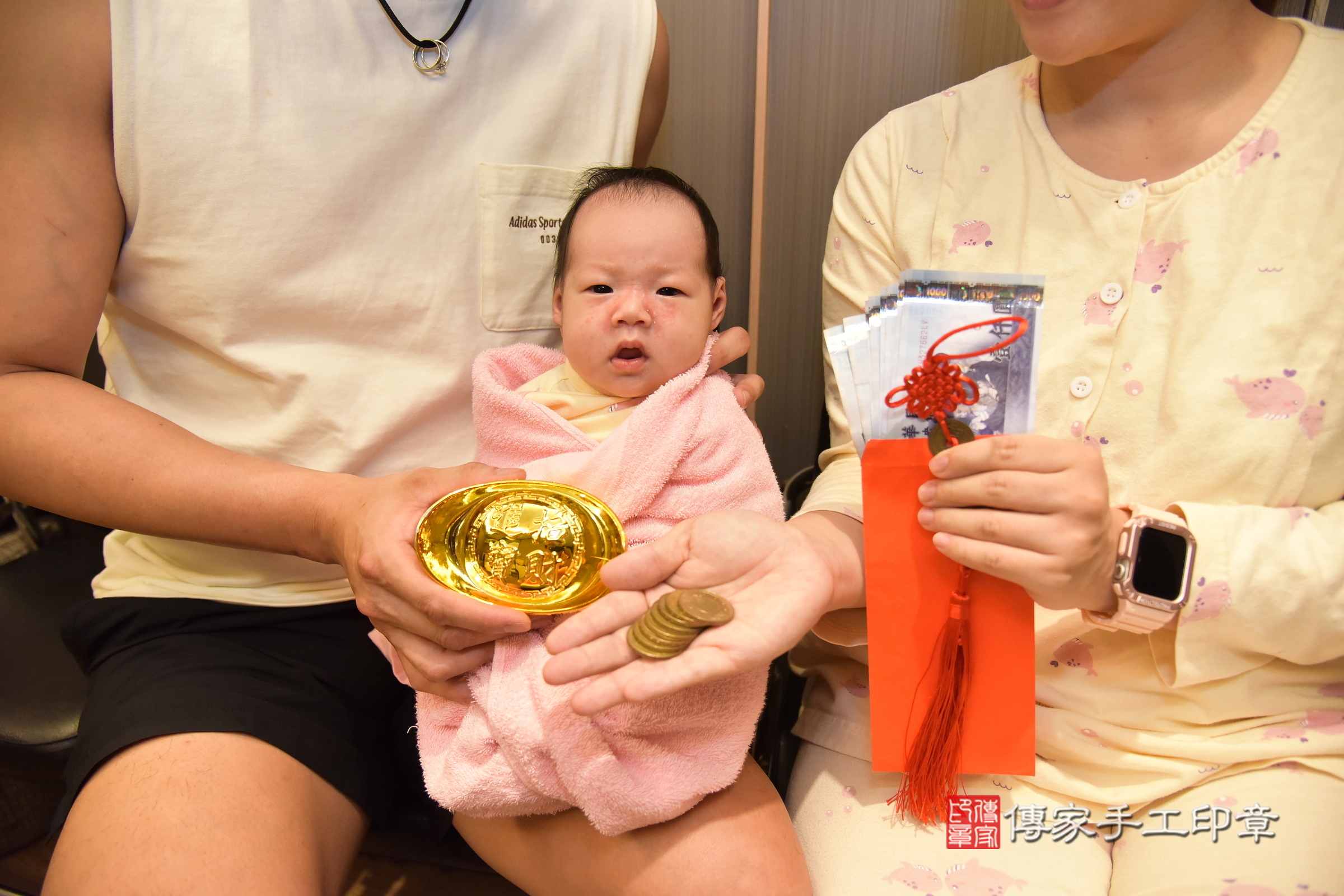 小芙寶寶(新北市板橋區到府嬰兒小芙寶寶滿月剃頭理髮、到府嬰兒剃胎毛儀式吉祥話)。到府剃頭剃胎毛主持、專業拍照、證書。★購買「臍帶章、肚臍章、胎毛筆刷印章」贈送：剃頭、收涎、抓周，三選一。2024.3.26，照片10