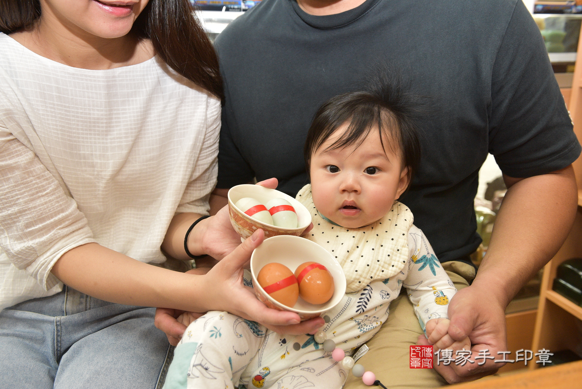 小騰寶寶(新北市永和區嬰兒寶寶滿月剃頭理髮、嬰兒剃胎毛儀式吉祥話)。中國風會場，爸媽寶貝穿「日中韓」古裝禮服。專業拍照、證書。★購買「臍帶章、肚臍章、胎毛筆刷印章」贈送：剃頭、收涎、抓周，三選一。2024.3.31，照片5