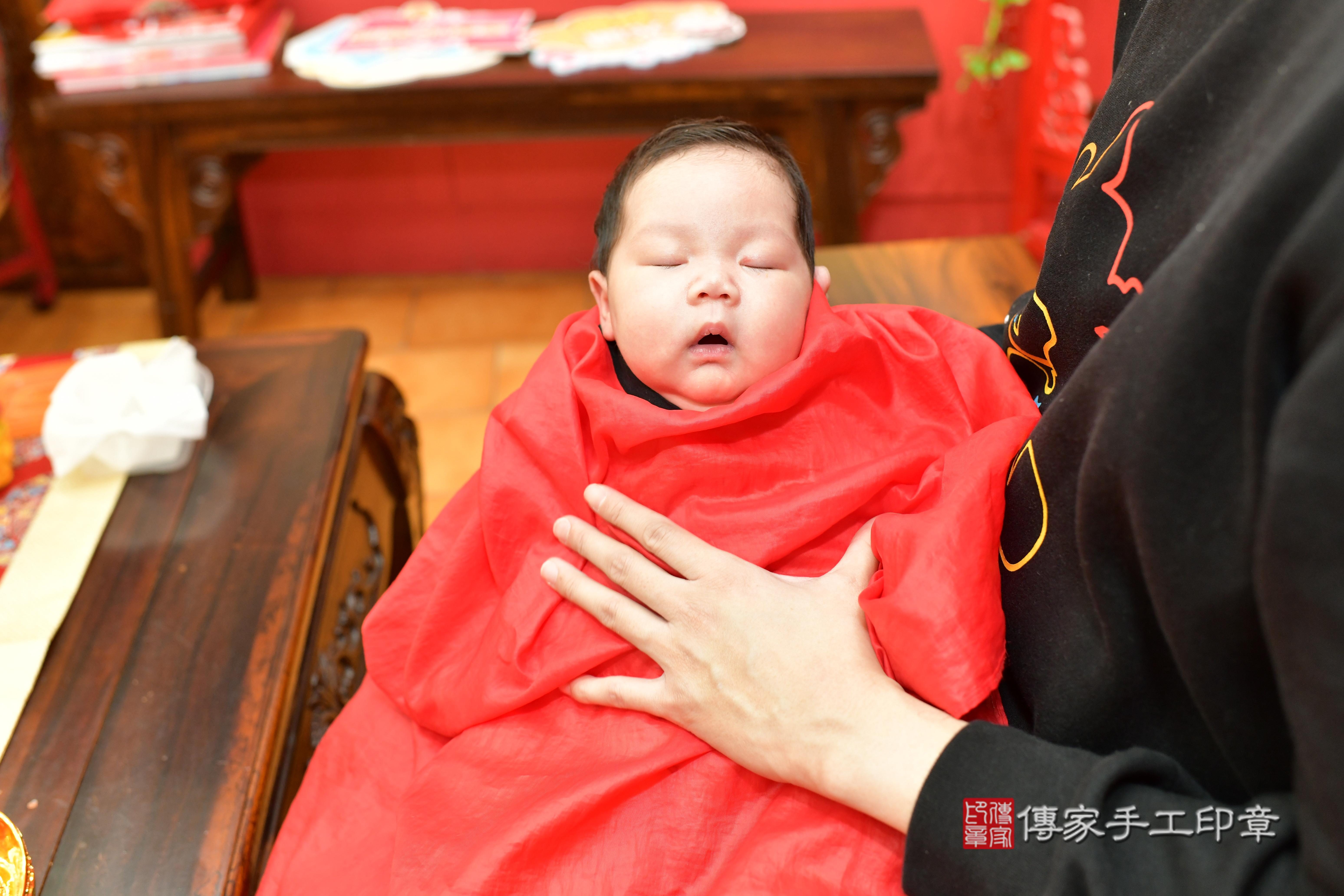 傳家手工印章桃園店、抓周、度脺、中國風會場、傳家嬰兒古禮、吉祥話、抓周道具物品24種、拍照。抓周證書。寶寶抓周、滿周歲、生日快樂、祝福