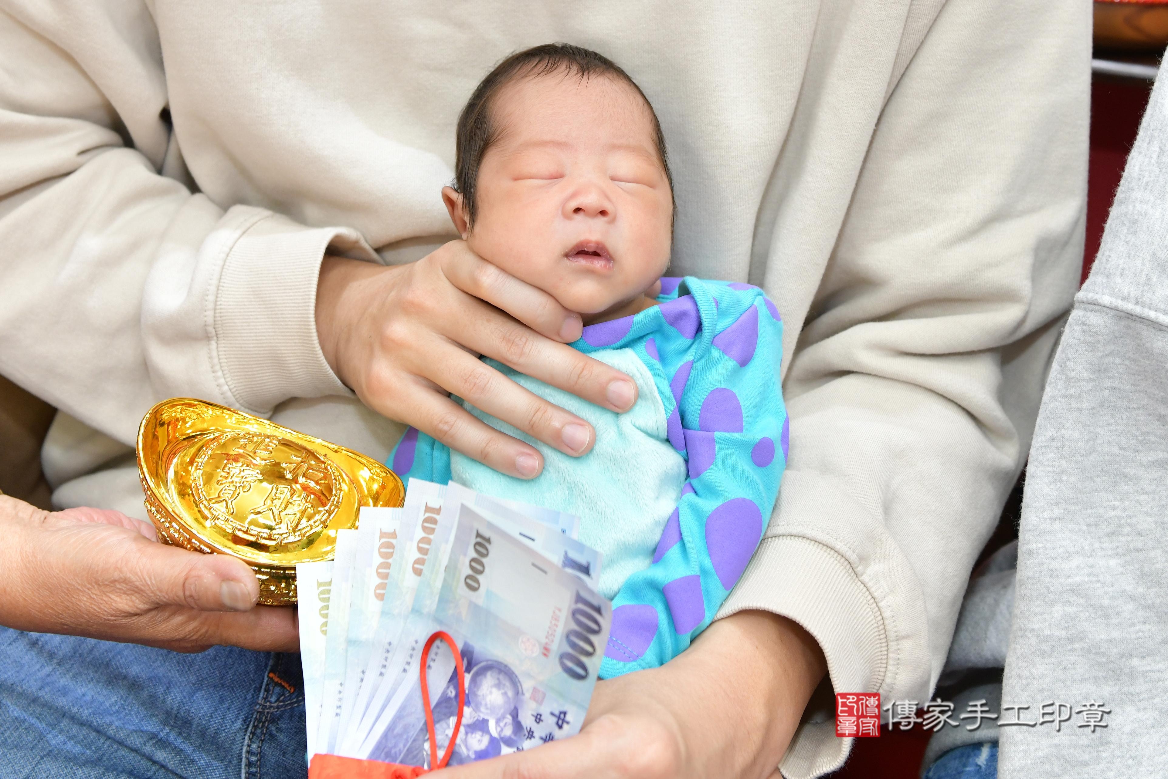 傳家手工印章桃園店、抓周、度脺、中國風會場、傳家嬰兒古禮、吉祥話、抓周道具物品24種、拍照。抓周證書。寶寶抓周、滿周歲、生日快樂、祝福