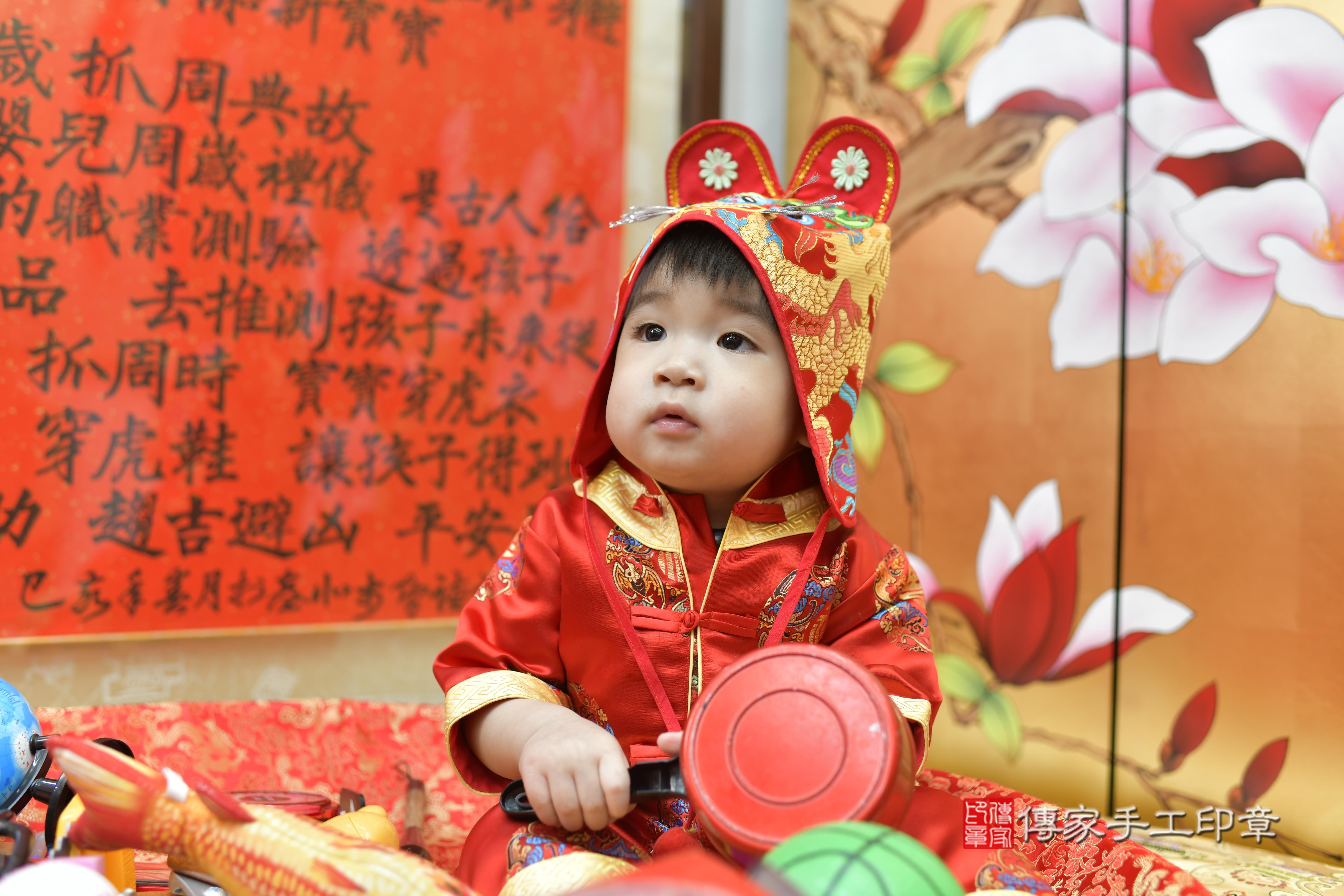傳家手工印章新竹店、抓周、度脺、中國風會場、傳家嬰兒古禮、吉祥話、抓周道具物品24種、拍照。抓周證書。寶寶抓周、滿周歲、生日快樂、祝福