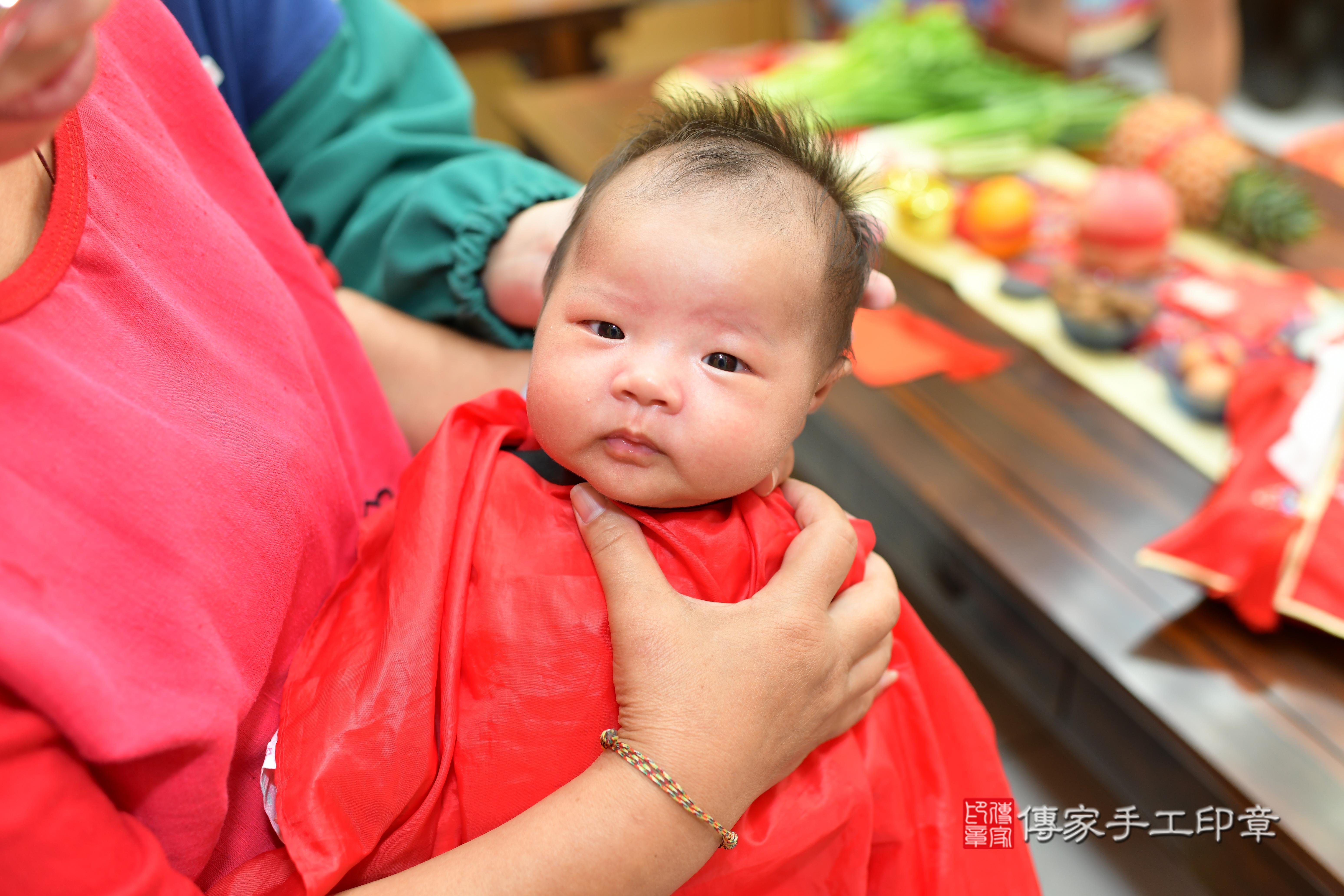 傳家手工印章台南店、抓周、度脺、中國風會場、傳家嬰兒古禮、吉祥話、抓周道具物品24種、拍照。抓周證書。寶寶抓周、滿周歲、生日快樂、祝福